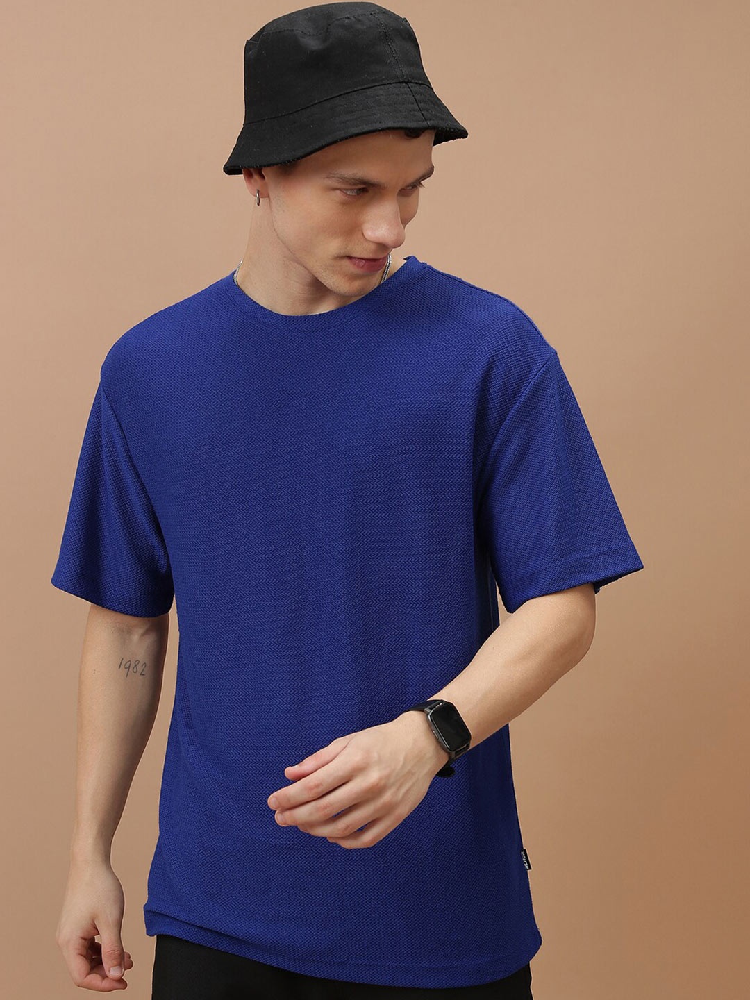 HIGHLANDER Round Neck Drop-Shoulder Sleeves Oversized Popcorn structured T-shirt, Blue
HIGHLANDER Round Neck Drop-Shoulder Sleeves Oversized Popcorn structured T-shirt, Blue