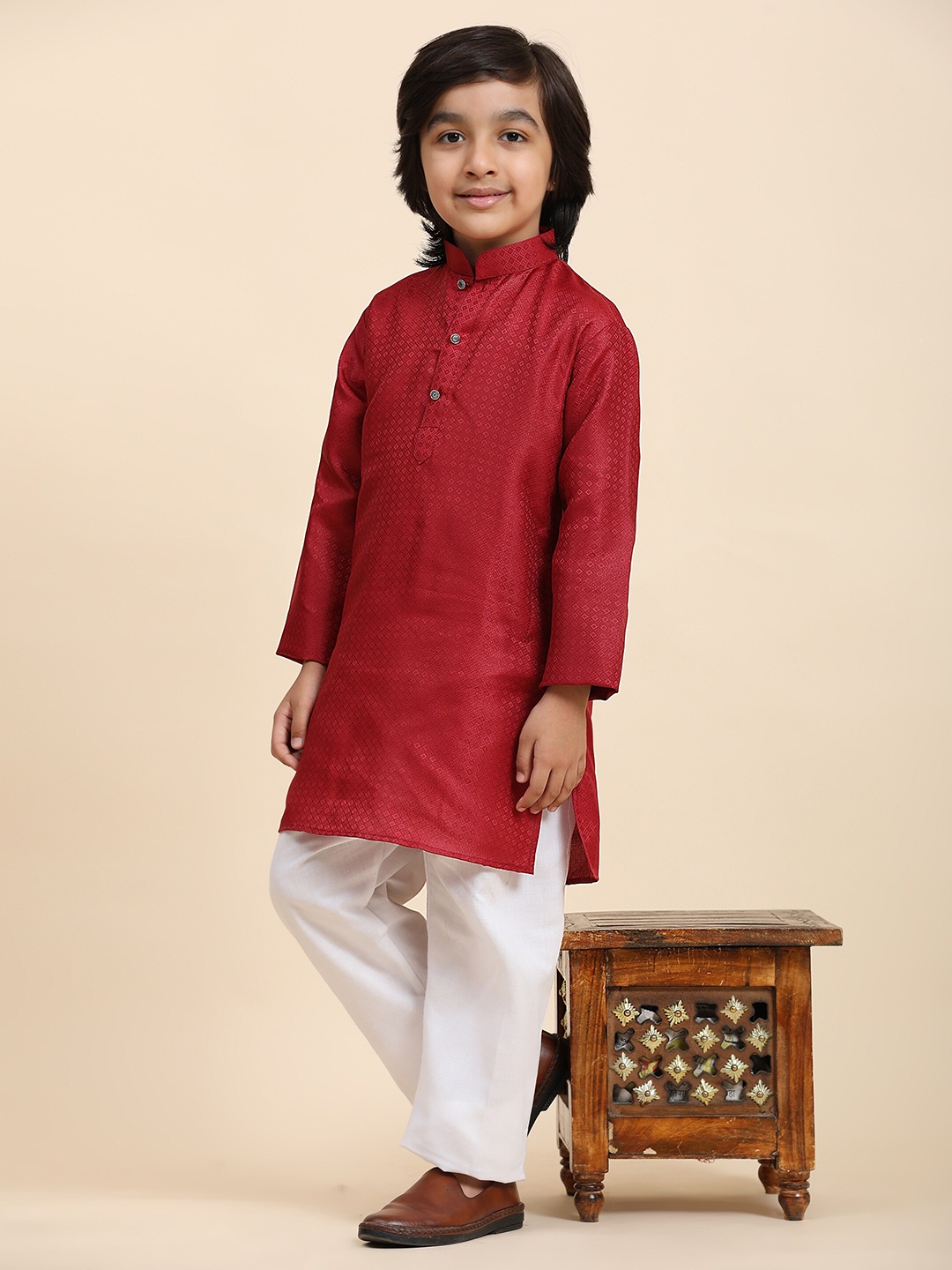 Pro-Ethic STYLE DEVELOPER Boys Geometric Woven Design Regular Cotton Kurta With Pyjamas, Maroon
Pro-Ethic STYLE DEVELOPER Boys Geometric Woven Design Regular Cotton Kurta With Pyjamas, Maroon