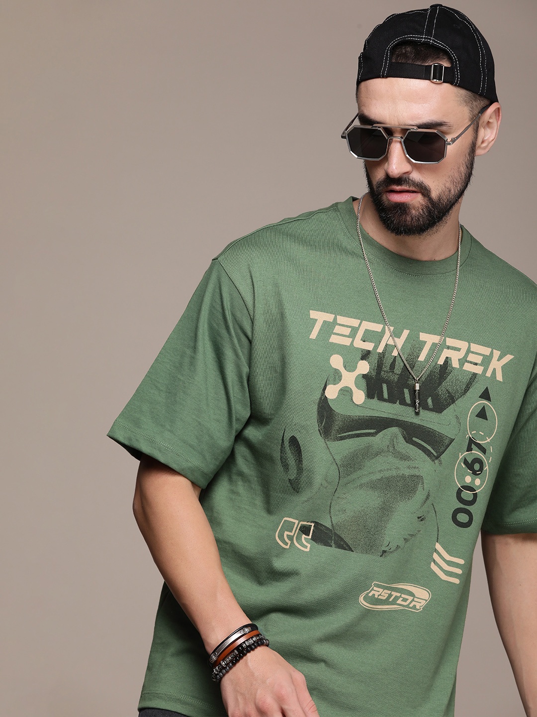Roadster Graphic Printed Drop-Shoulder Sleeves Pure Cotton T-shirt, Green
Roadster Graphic Printed Drop-Shoulder Sleeves Pure Cotton T-shirt, Green