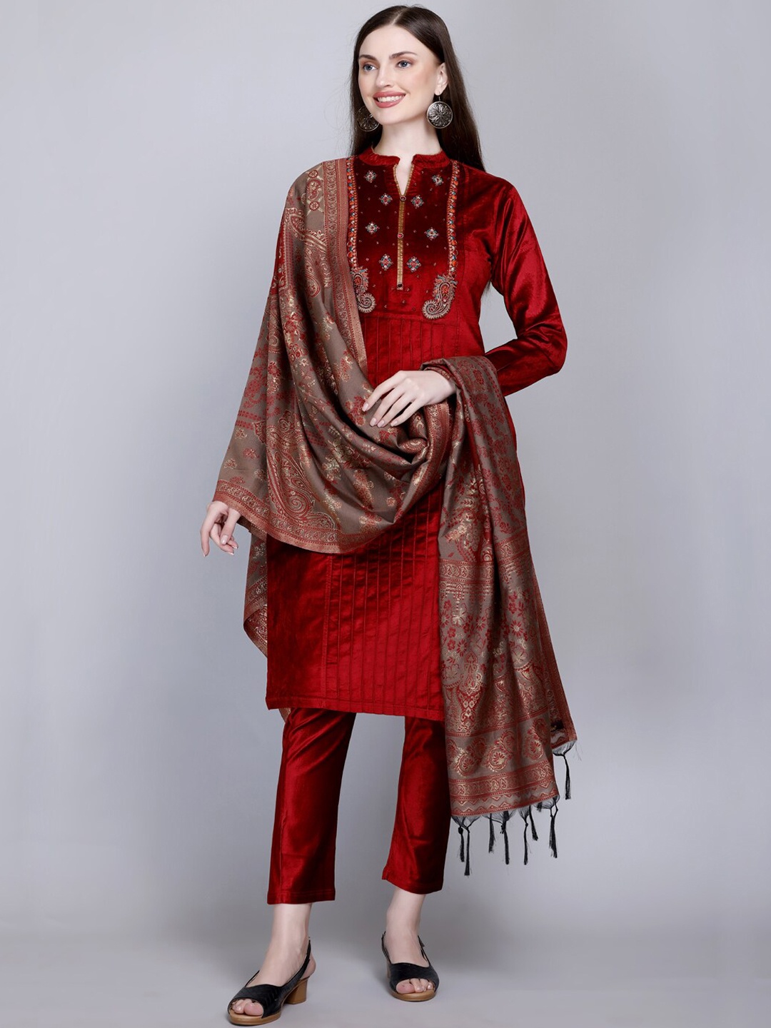 VELVTINE Ethnic Motifs Embroidered Aari Work Pure Wool Kurta & Trousers With Dupatta, Red
VELVTINE Ethnic Motifs Embroidered Aari Work Pure Wool Kurta & Trousers With Dupatta, Red