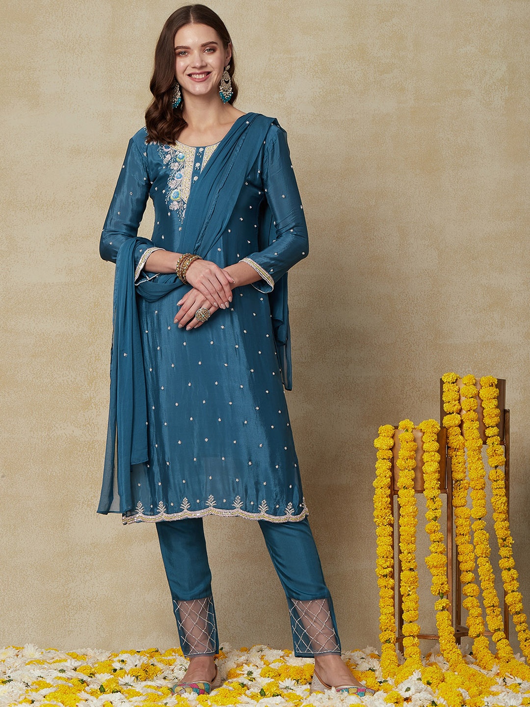FASHOR Ethnic Motifs Embroidered Regular Beads & Stones Kurta With Trousers & Dupatta, Blue
FASHOR Ethnic Motifs Embroidered Regular Beads & Stones Kurta With Trousers & Dupatta, Blue
