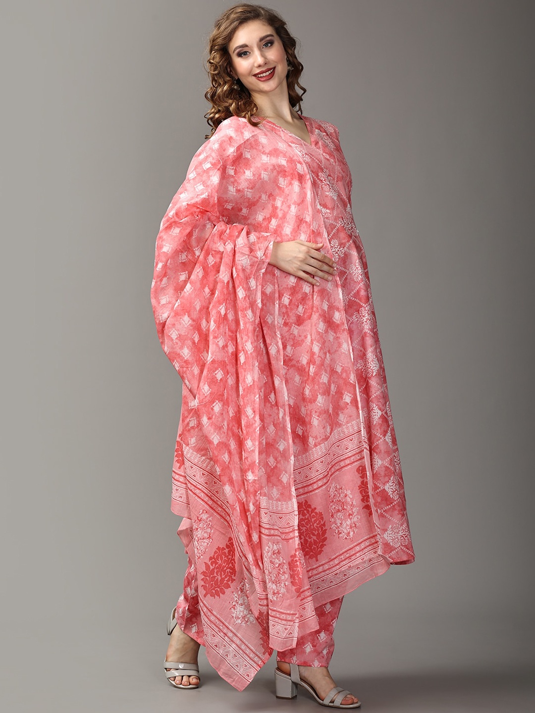 The Mom Store Floral Printed V-Neck Pure Cotton Kurta with Trousers & Dupatta, Peach
The Mom Store Floral Printed V-Neck Pure Cotton Kurta with Trousers & Dupatta, Peach