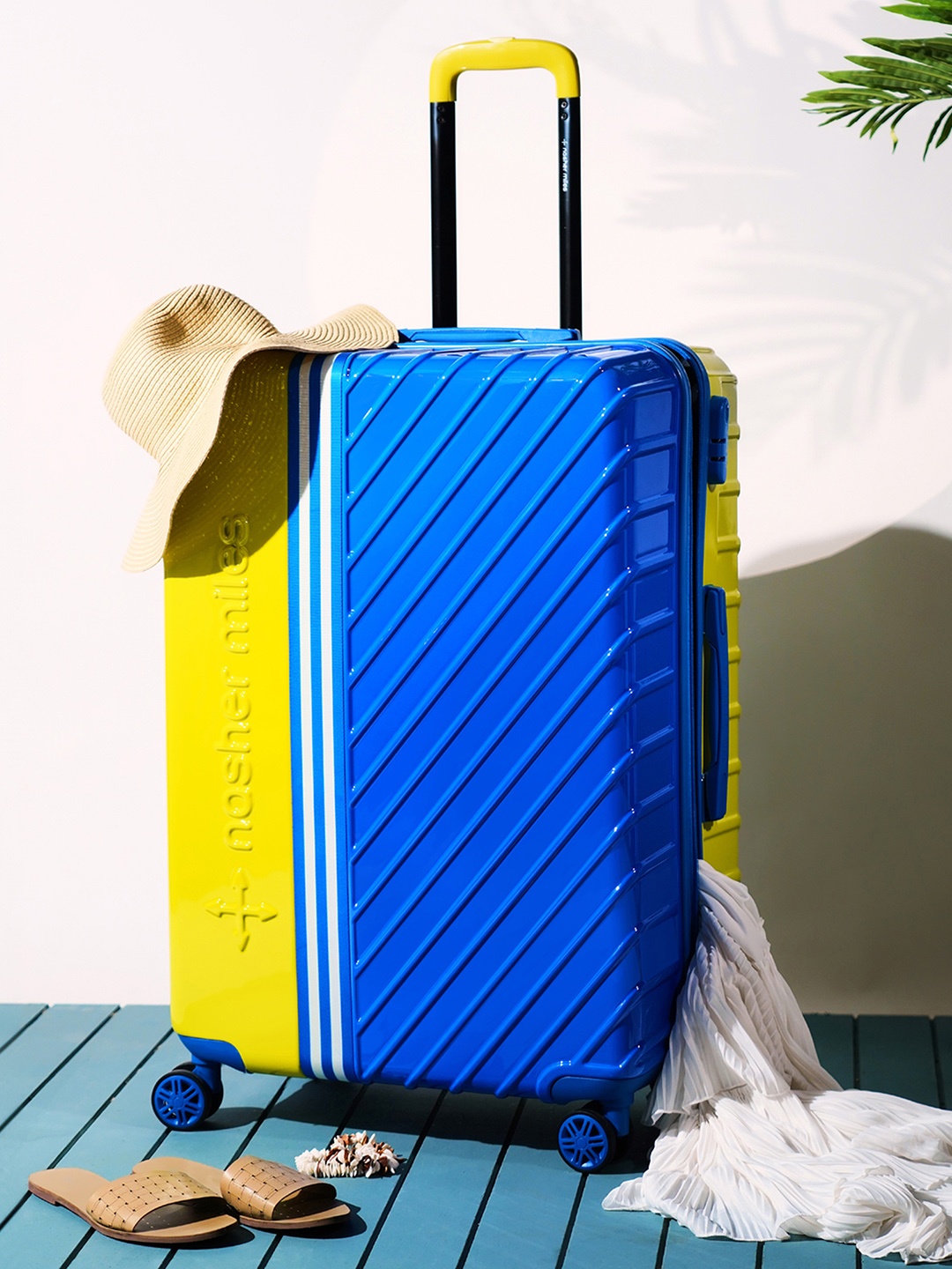 Nasher Miles Vegas Hard-Sided Polycarbonate Large Green Blue Trolley Bag - 28Inch 75cm, Yellow
Nasher Miles Vegas Hard-Sided Polycarbonate Large Green Blue Trolley Bag - 28Inch 75cm, Yellow