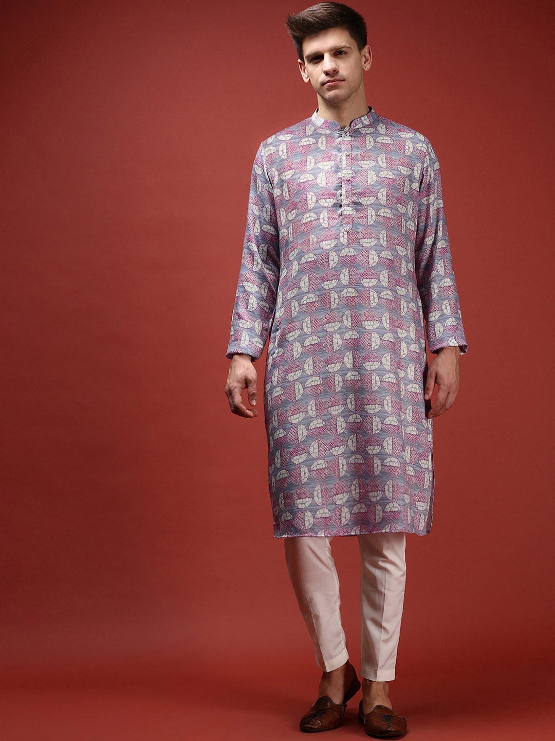 KISAH Geometric Printed Mandarin Collar Straight Kurta with Trouser, Lavender
KISAH Geometric Printed Mandarin Collar Straight Kurta with Trouser, Lavender
