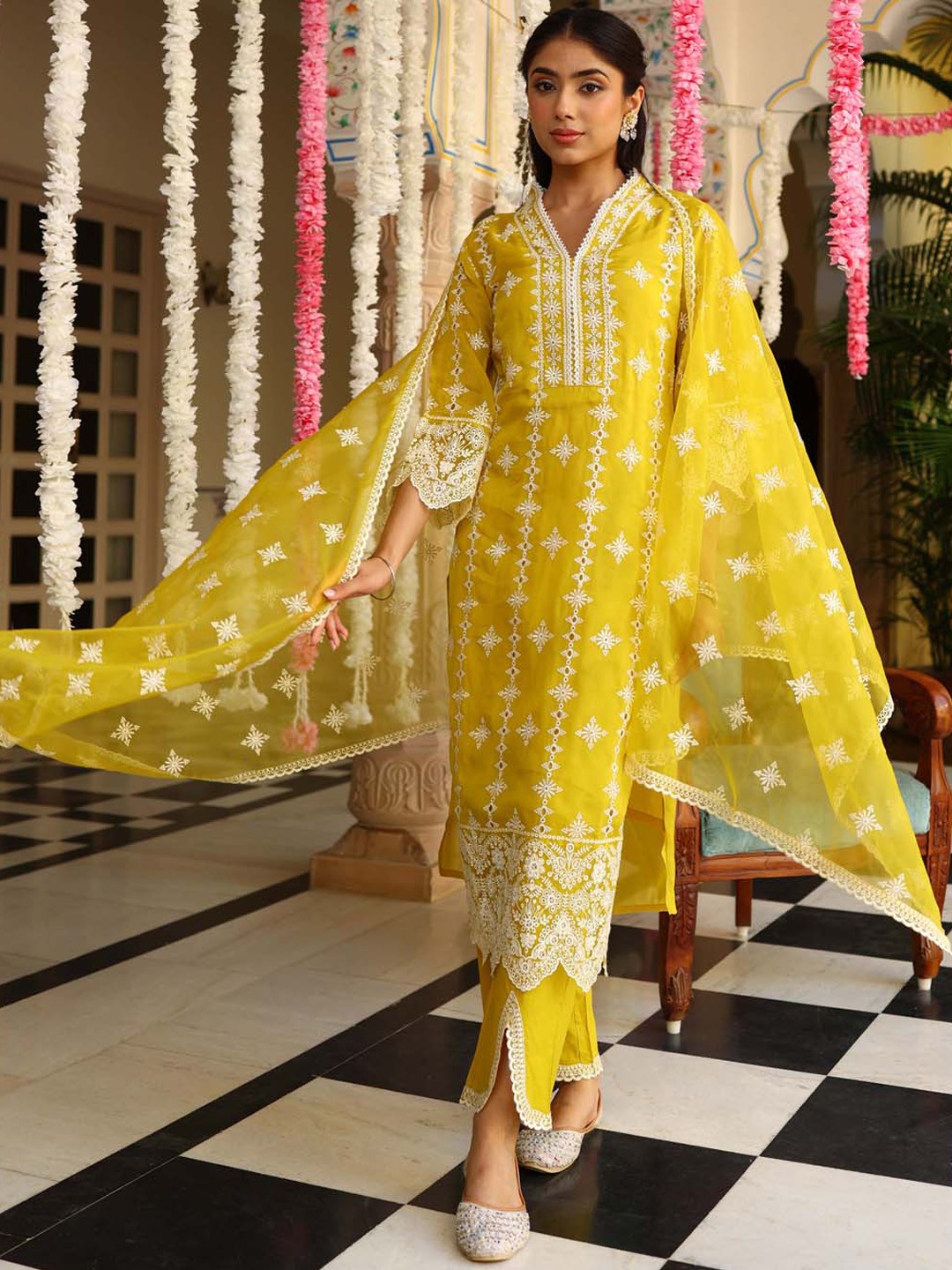 Meena Bazaar Ethnic Motifs Embroidered Regular Thread Work Organza Kurta Set, Yellow
Meena Bazaar Ethnic Motifs Embroidered Regular Thread Work Organza Kurta Set, Yellow