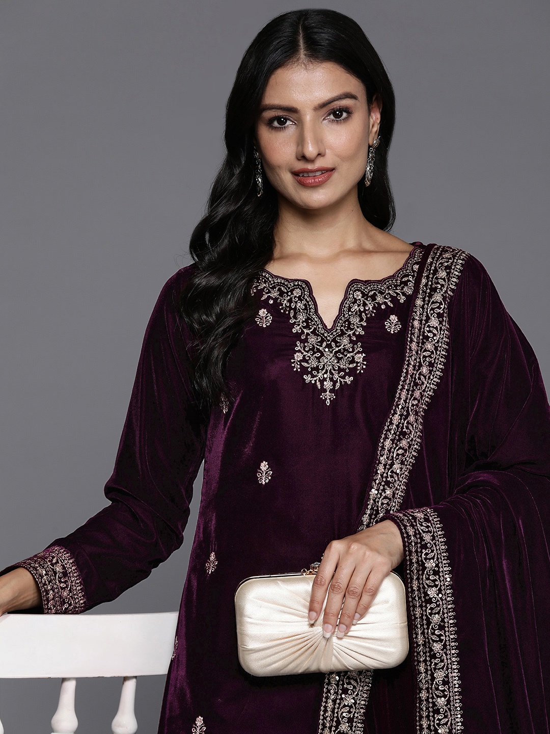 Libas Floral Embroidered Regular Sequinned Velvet Kurta with Trousers & Dupatta, Purple
Libas Floral Embroidered Regular Sequinned Velvet Kurta with Trousers & Dupatta, Purple