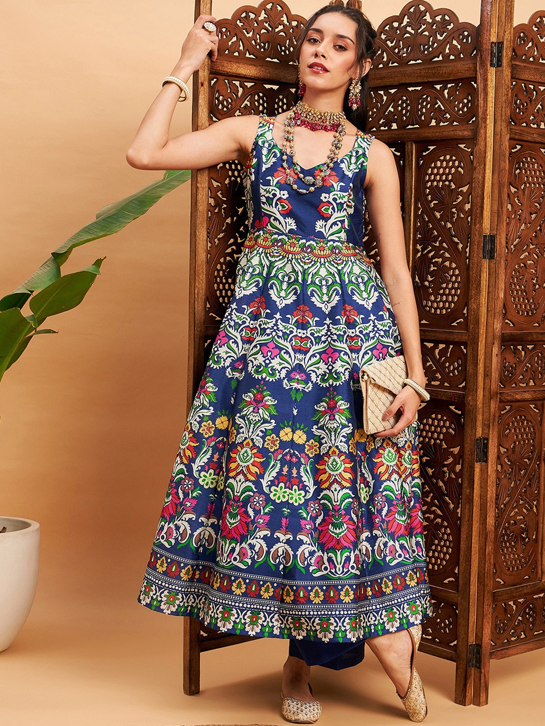 Shae by SASSAFRAS Navy Blue & White Ethnic Motifs Printed Panelled Anarkali Kurtarta
Shae by SASSAFRAS Navy Blue & White Ethnic Motifs Printed Panelled Anarkali Kurtarta