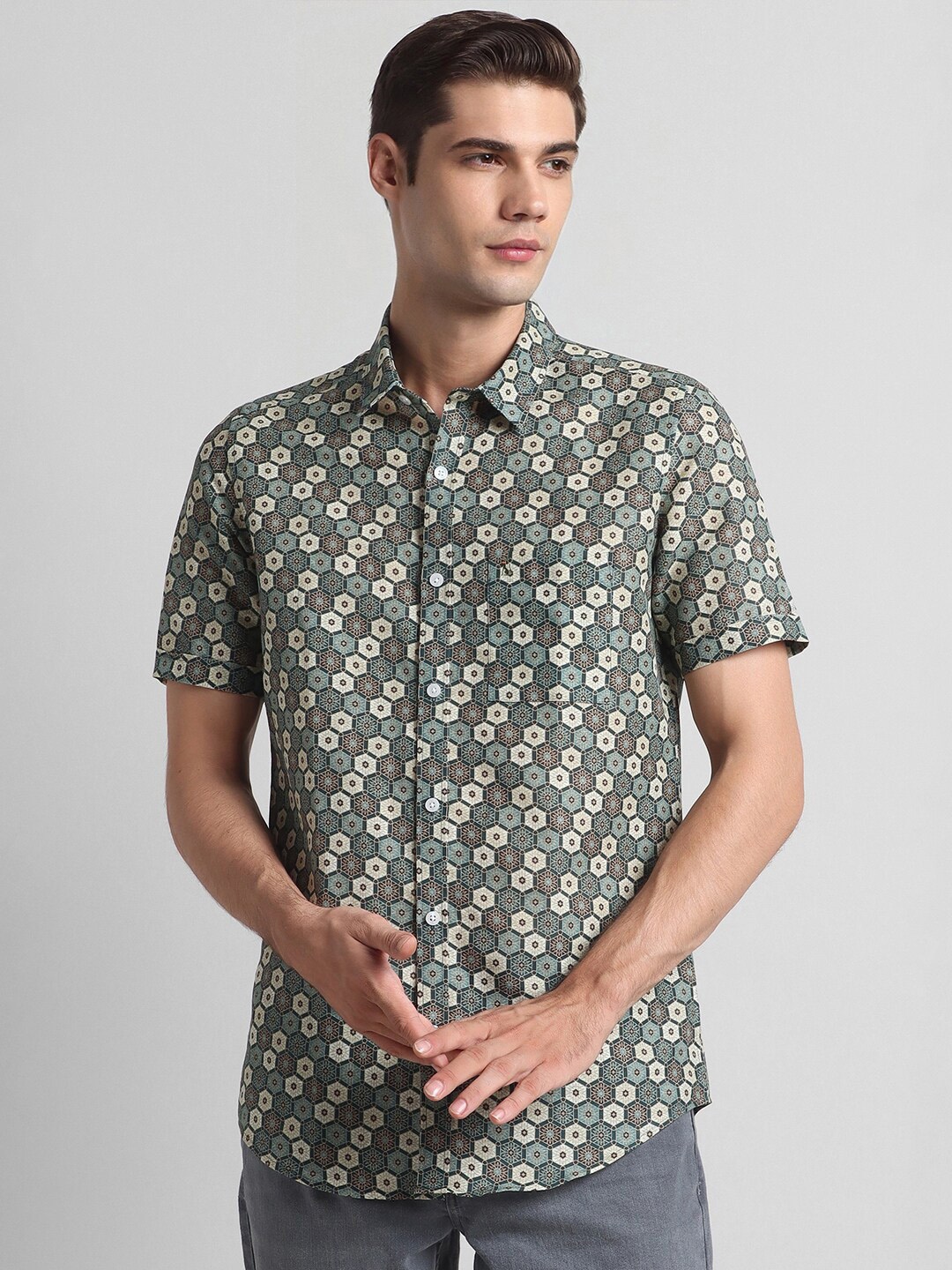 SIMON CARTER LONDON Slim Fit Geometric Printed Spread Collar Cotton Casual Shirt, Green
SIMON CARTER LONDON Slim Fit Geometric Printed Spread Collar Cotton Casual Shirt, Green