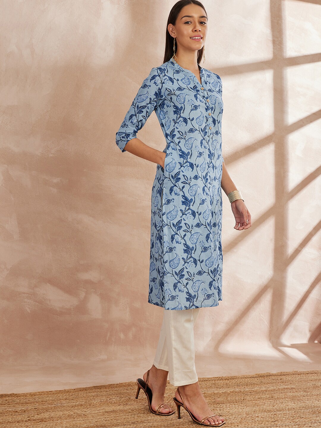all about you Blue & White Paisley Printed Regular Pure Cotton Kurta with Trousers
all about you Blue & White Paisley Printed Regular Pure Cotton Kurta with Trousers