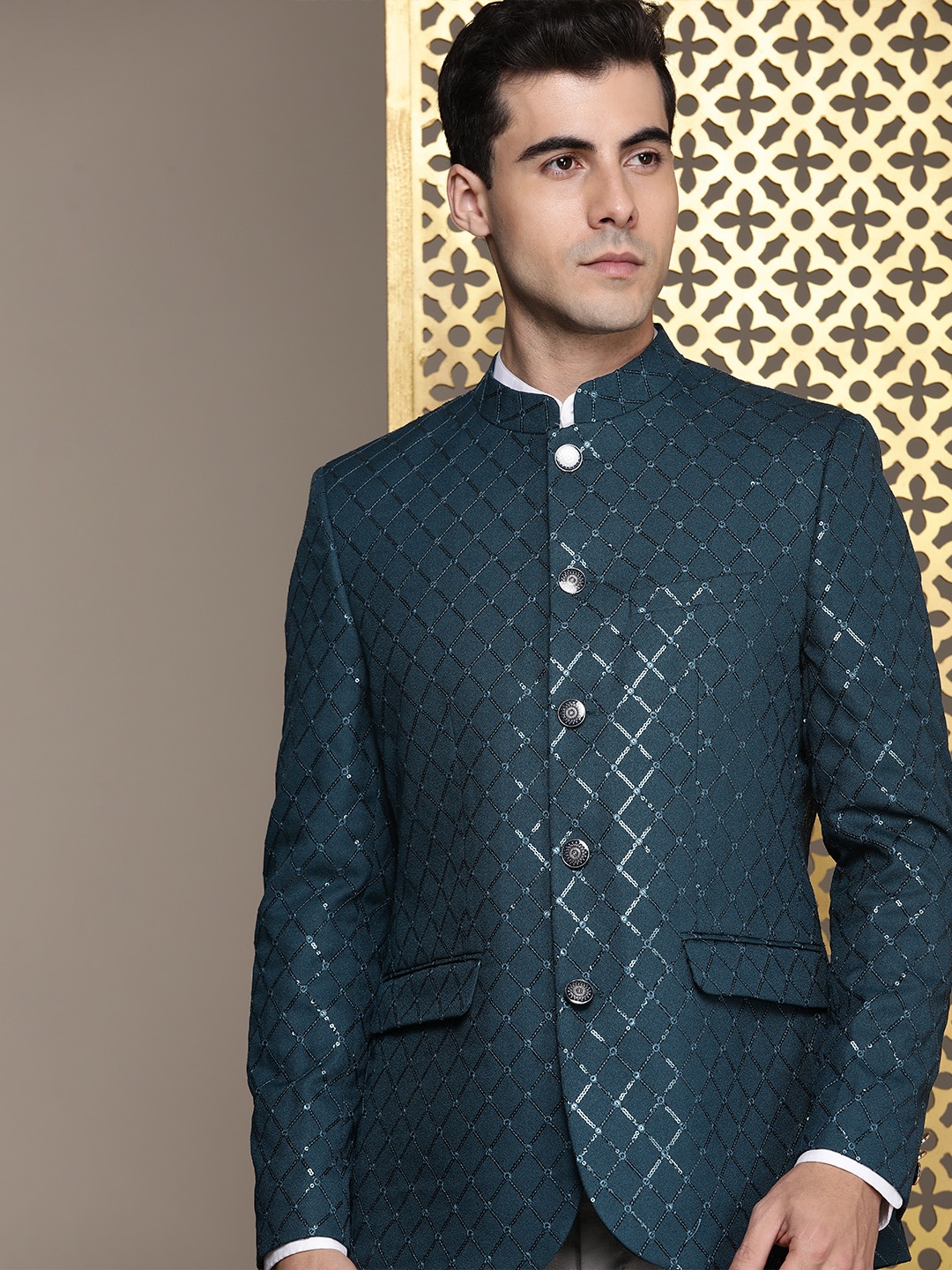 House of Pataudi Jashn Mandarin Collar Textured Sequinned Bandhgala Blazer, Teal
House of Pataudi Jashn Mandarin Collar Textured Sequinned Bandhgala Blazer, Teal