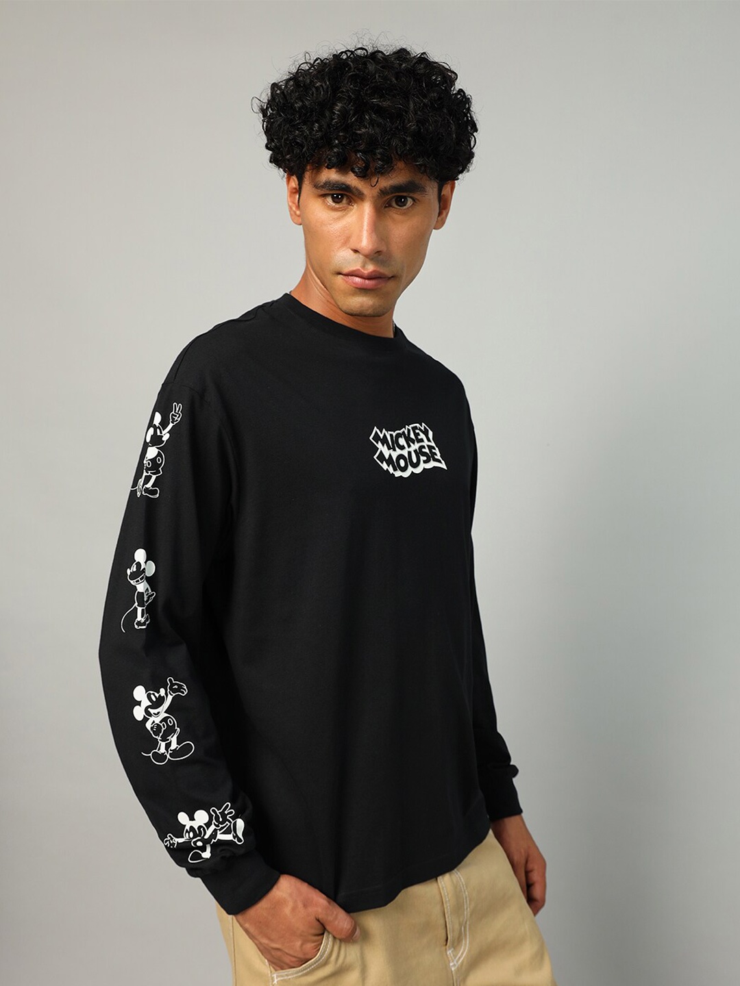 Bewakoof Black Mickey Mouse Printed Drop Shoulder Sleeves Pure Cotton Oversized T-shirt
Bewakoof Black Mickey Mouse Printed Drop Shoulder Sleeves Pure Cotton Oversized T-shirt