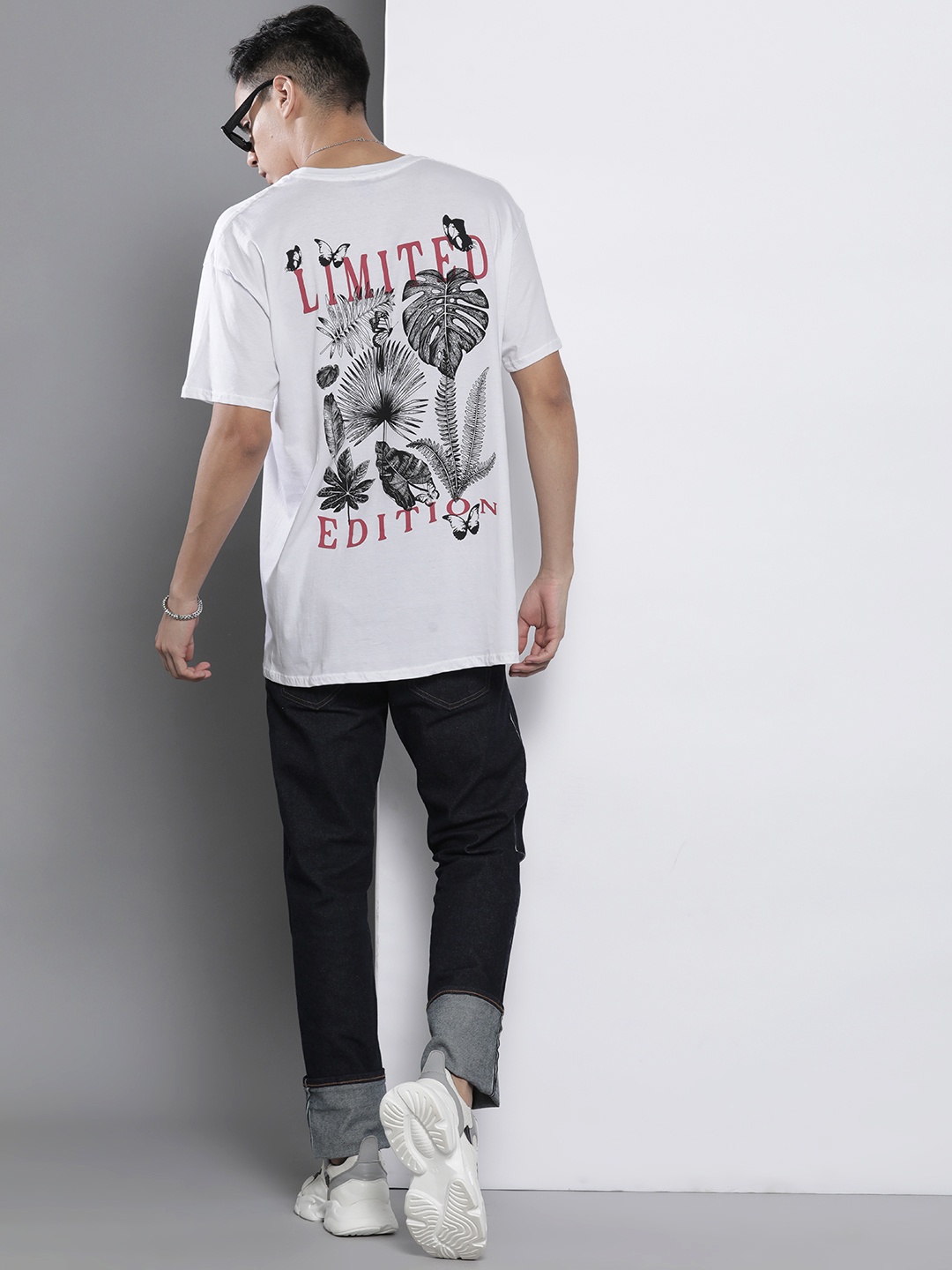 boohooMAN Graphic Printed Drop-Shoulder Sleeves Oversize Pure Cotton T-shirt, White
boohooMAN Graphic Printed Drop-Shoulder Sleeves Oversize Pure Cotton T-shirt, White