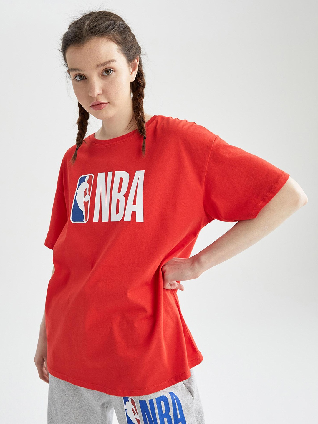 DeFacto Typography Printed Drop-Shoulder Sleeves Oversized Longline Pure Cotton T-shirt, Red
DeFacto Typography Printed Drop-Shoulder Sleeves Oversized Longline Pure Cotton T-shirt, Red