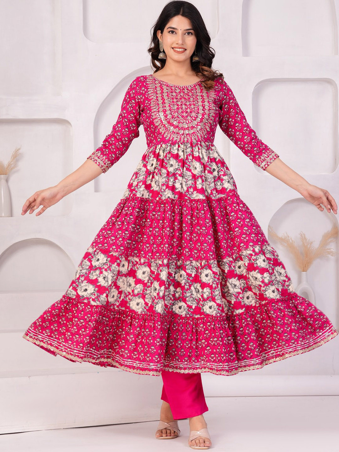 TOULIN Floral Printed Regular Thread Work Kurta with Trousers & With Dupatta, Rose
TOULIN Floral Printed Regular Thread Work Kurta with Trousers & With Dupatta, Rose