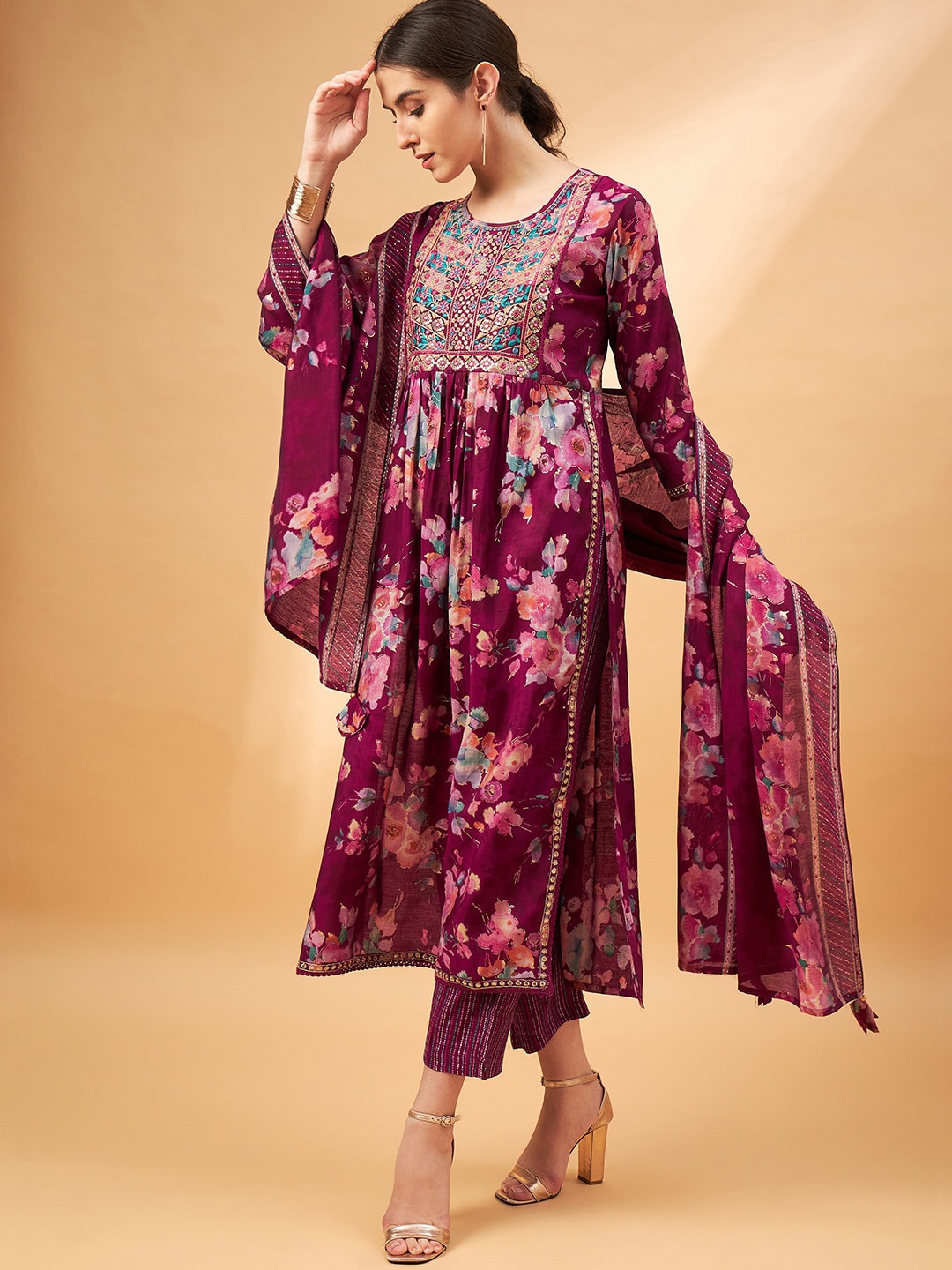 all about you Burgundy Floral Printed Thread Work A-Line Kurta & Trousers With Dupatta
all about you Burgundy Floral Printed Thread Work A-Line Kurta & Trousers With Dupatta