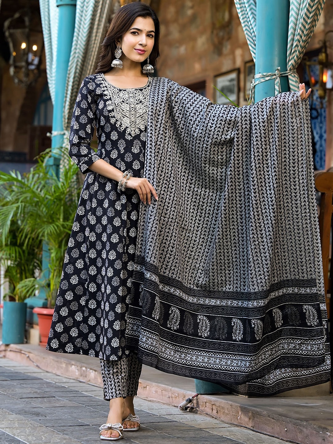 Yufta Ethnic Motifs Printed Thread Work Pure Cotton Kurta with Trousers & Dupatta, Black
Yufta Ethnic Motifs Printed Thread Work Pure Cotton Kurta with Trousers & Dupatta, Black