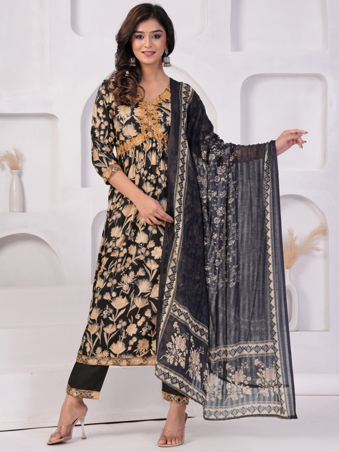 UNISETS Floral Printed Sequinned Empire Kurta with Trousers & With Dupatta, Black
UNISETS Floral Printed Sequinned Empire Kurta with Trousers & With Dupatta, Black