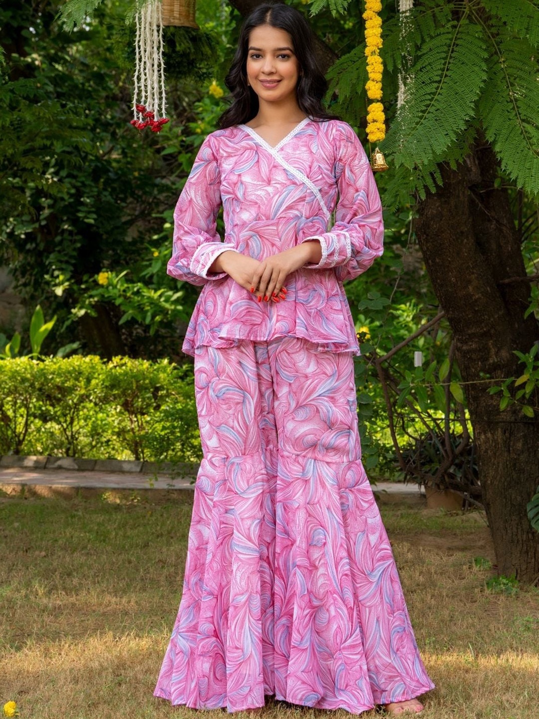 HOUSE OF JAMOTI Floral Printed V-Neck Puffed Sleeves A-Line Kurta With Sharara, Pink
HOUSE OF JAMOTI Floral Printed V-Neck Puffed Sleeves A-Line Kurta With Sharara, Pink