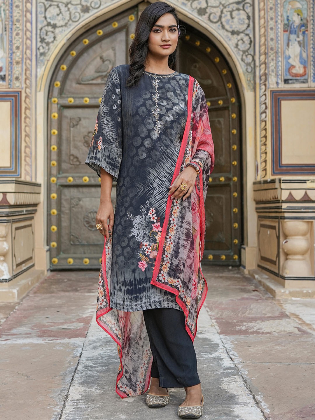 SCAKHI Floral Printed Beads Flared Sleeves A-Line Kurta With Trousers & Dupatta, Black
SCAKHI Floral Printed Beads Flared Sleeves A-Line Kurta With Trousers & Dupatta, Black