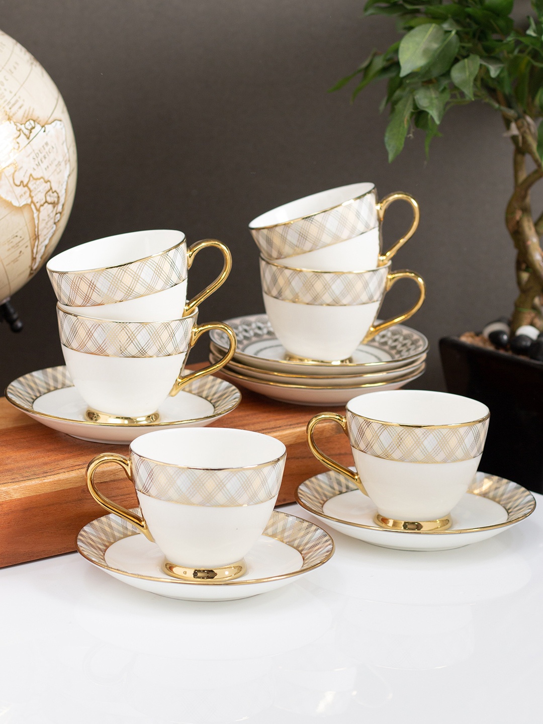 CLAY CRAFT KING EBONY Gold-Toned Geometric 12 Pieces Printed Ceramic Cups & Saucers, White
CLAY CRAFT KING EBONY Gold-Toned Geometric 12 Pieces Printed Ceramic Cups & Saucers, White