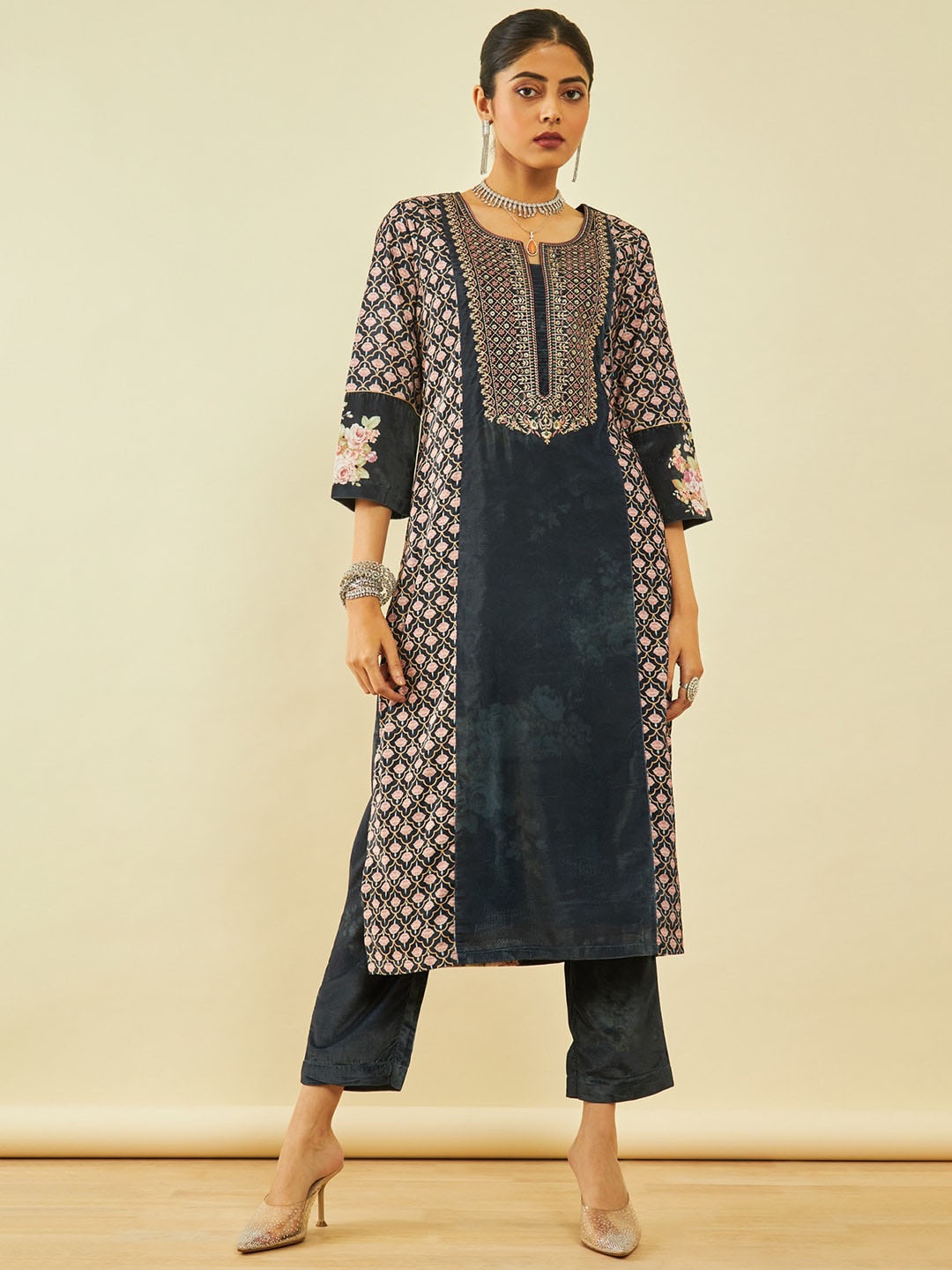 Soch Charcoal Floral Printed Regular Thread Work Velvet Straight Kurta with Trousers
Soch Charcoal Floral Printed Regular Thread Work Velvet Straight Kurta with Trousers