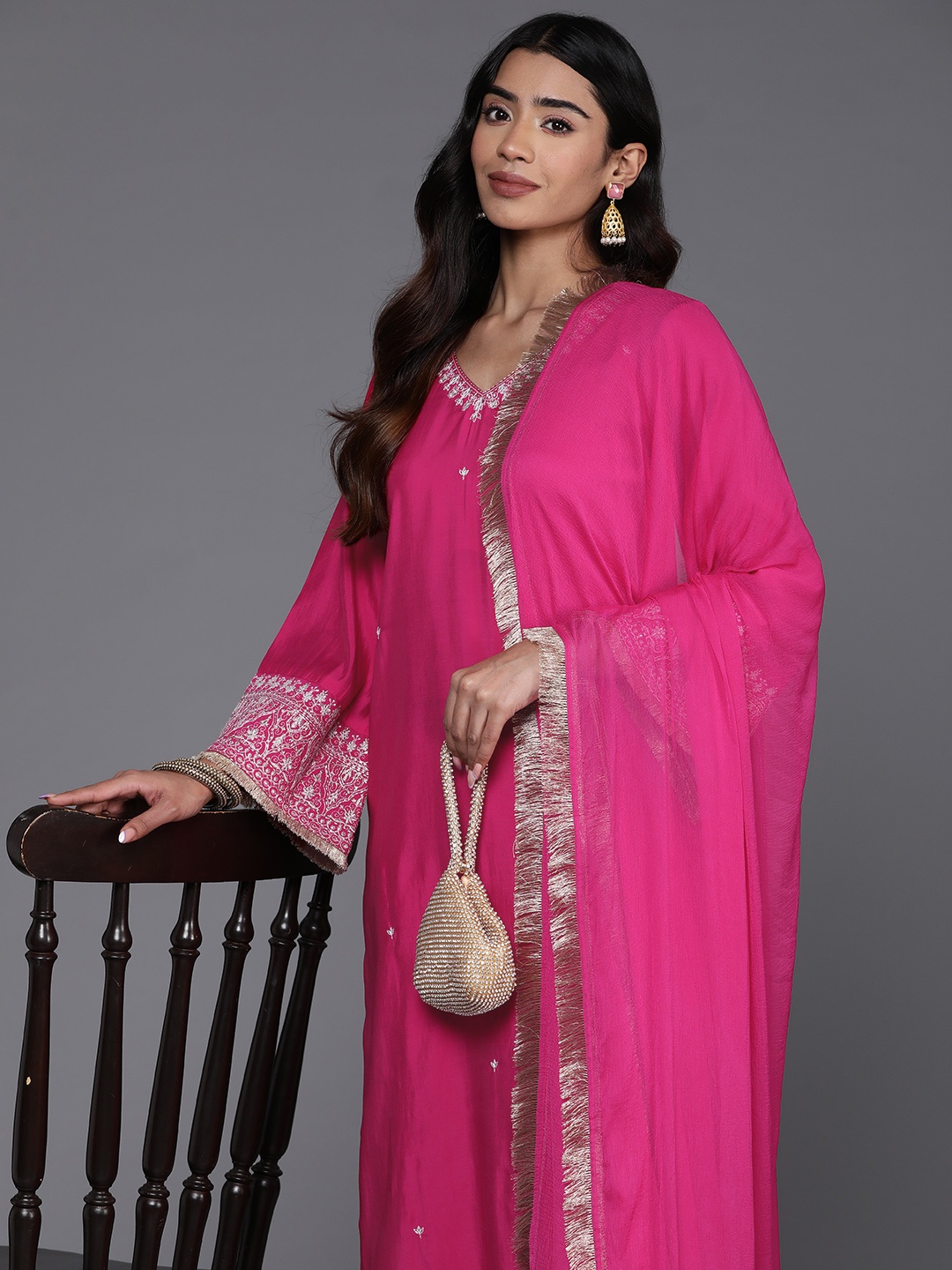Varanga Women Ethnic Motifs Embroidered Regular Kurta with Trousers & With Dupatta, Pink
Varanga Women Ethnic Motifs Embroidered Regular Kurta with Trousers & With Dupatta, Pink