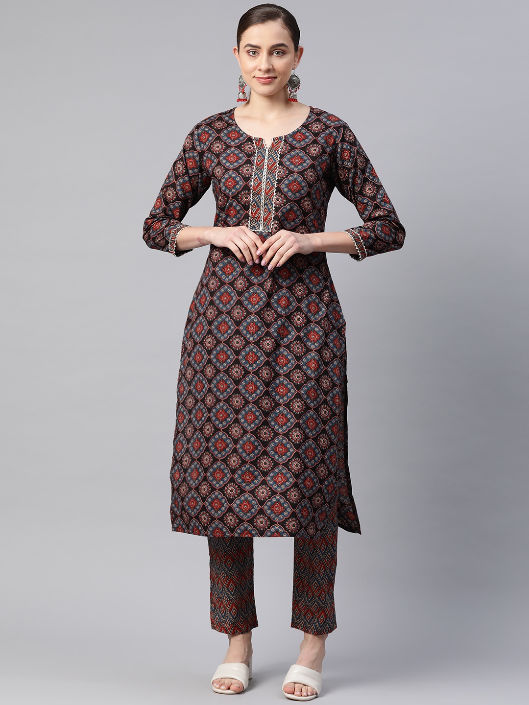 Readiprint Women Ethnic Motifs Printed Regular Gotta Patti Kurta with Palazzos, Black
Readiprint Women Ethnic Motifs Printed Regular Gotta Patti Kurta with Palazzos, Black