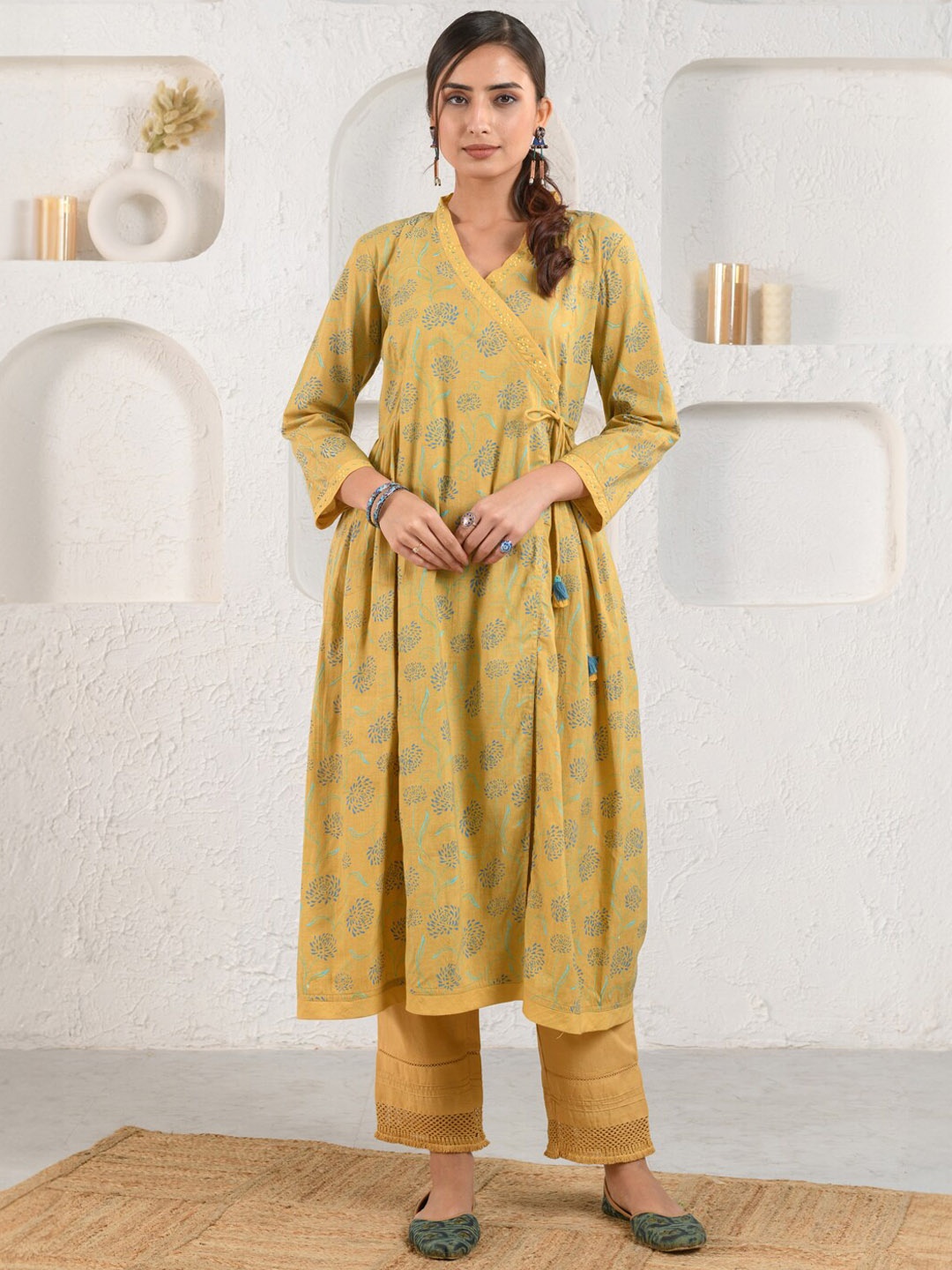 Prakriti Jaipur Floral Printed V-Neck Beads & Stones Cotton Angrakha A-Line Kurta, Yellow
Prakriti Jaipur Floral Printed V-Neck Beads & Stones Cotton Angrakha A-Line Kurta, Yellow