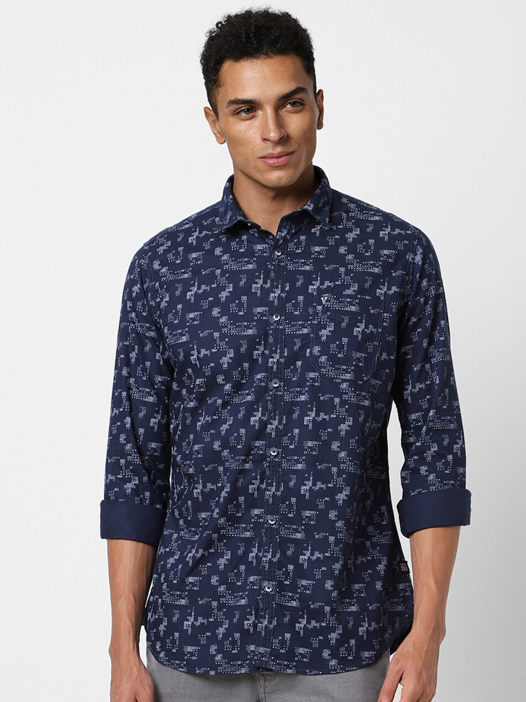 VAN HEUSEN DENIM LABS Slim Fit Abstract Printed Spread Collar Pure Cotton Casual Shirt, Navy blue
VAN HEUSEN DENIM LABS Slim Fit Abstract Printed Spread Collar Pure Cotton Casual Shirt, Navy blue