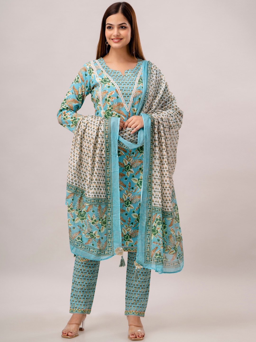 OMASK Floral Printed Regular Gotta Patti Pure Cotton Kurta with Trousers & Dupatta, Green
OMASK Floral Printed Regular Gotta Patti Pure Cotton Kurta with Trousers & Dupatta, Green