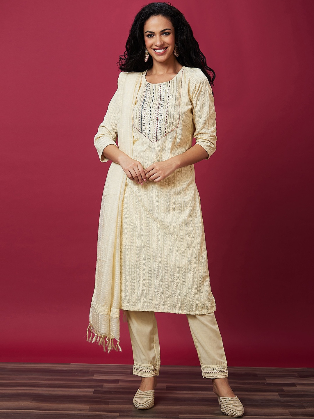 Globus Ethnic Motifs Embroidered Pure Cotton Kurta & Trousers With Dupatta, Off white
Globus Ethnic Motifs Embroidered Pure Cotton Kurta & Trousers With Dupatta, Off white