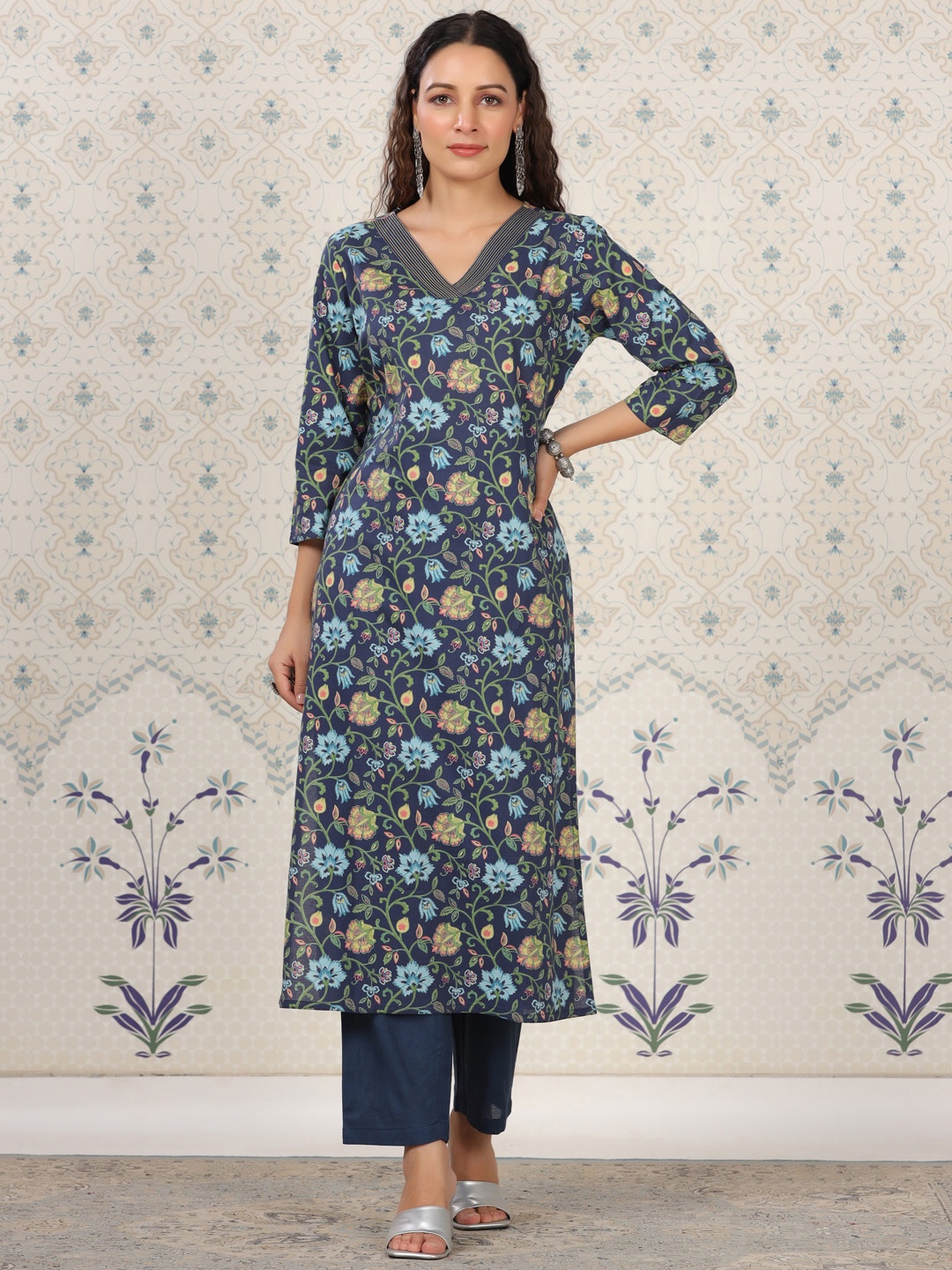 Ode by House of Pataudi Navy Blue Floral Printed Regular Pure Cotton Kurta with Trousers
Ode by House of Pataudi Navy Blue Floral Printed Regular Pure Cotton Kurta with Trousers