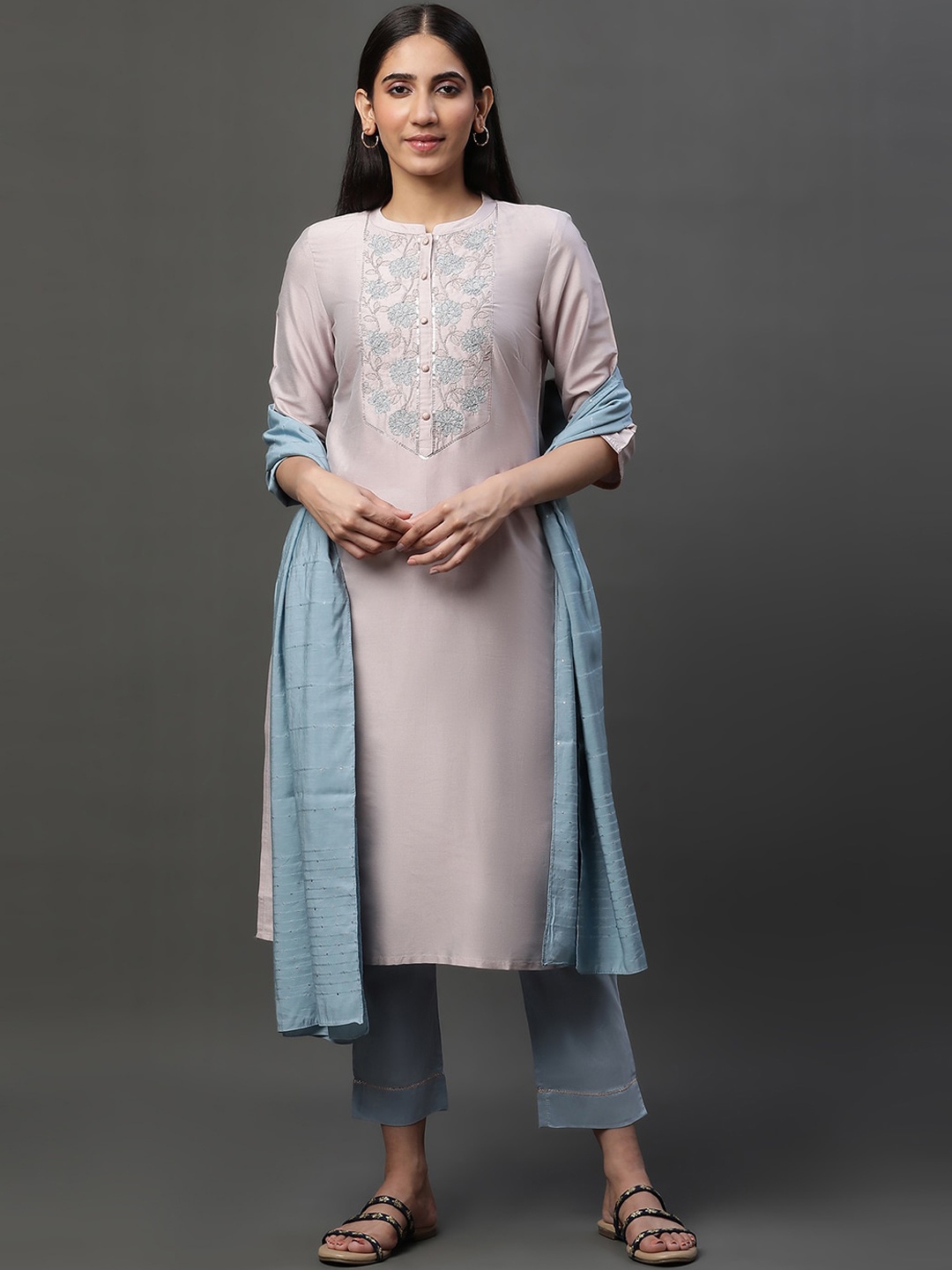 AURELIA Ethnic Motifs Yoke Design Regular Thread Work Kurta With Trousers & Dupatta, Pink
AURELIA Ethnic Motifs Yoke Design Regular Thread Work Kurta With Trousers & Dupatta, Pink