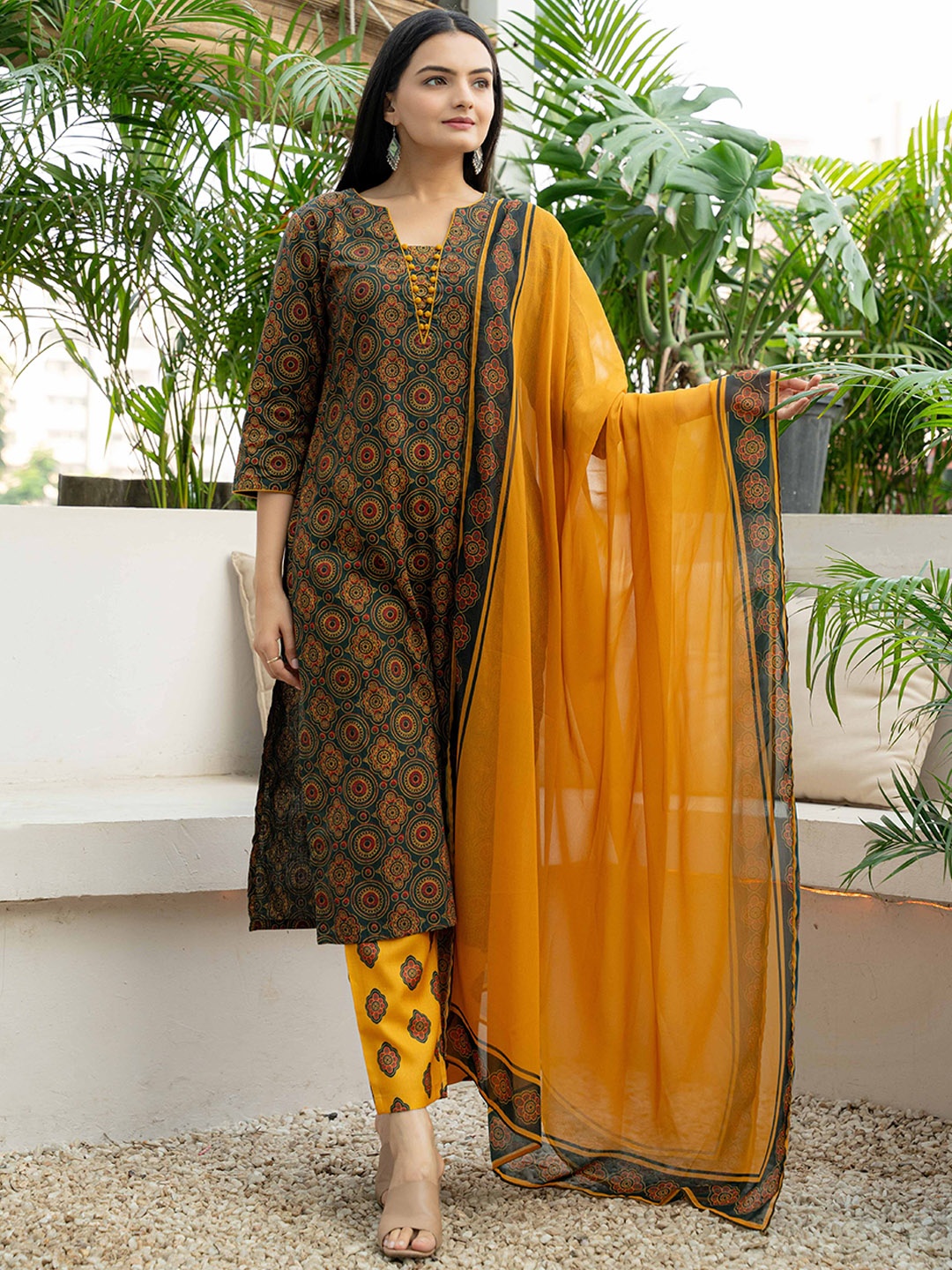 WEAVLLITE Ethnic Motifs Printed Regular Pure Cotton Kurta with Trousers & Dupatta, Green
WEAVLLITE Ethnic Motifs Printed Regular Pure Cotton Kurta with Trousers & Dupatta, Green