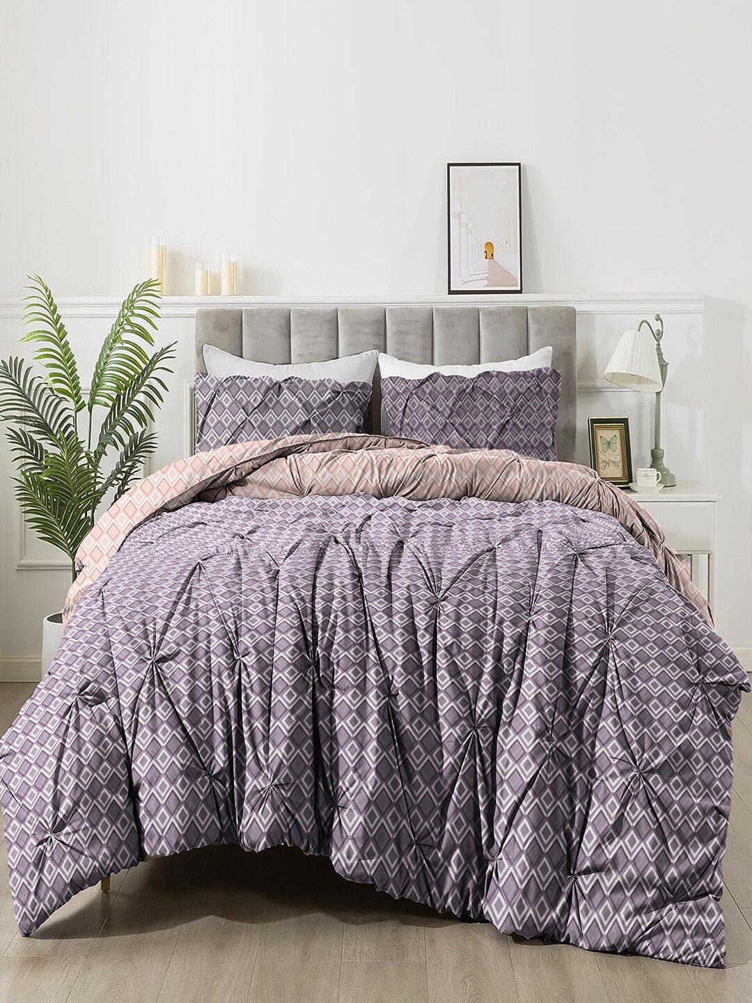 The White Moss Hannah Reversible Print Pinch Pleat Winter Comforter With 2 Pillow Cover, Grey
The White Moss Hannah Reversible Print Pinch Pleat Winter Comforter With 2 Pillow Cover, Grey