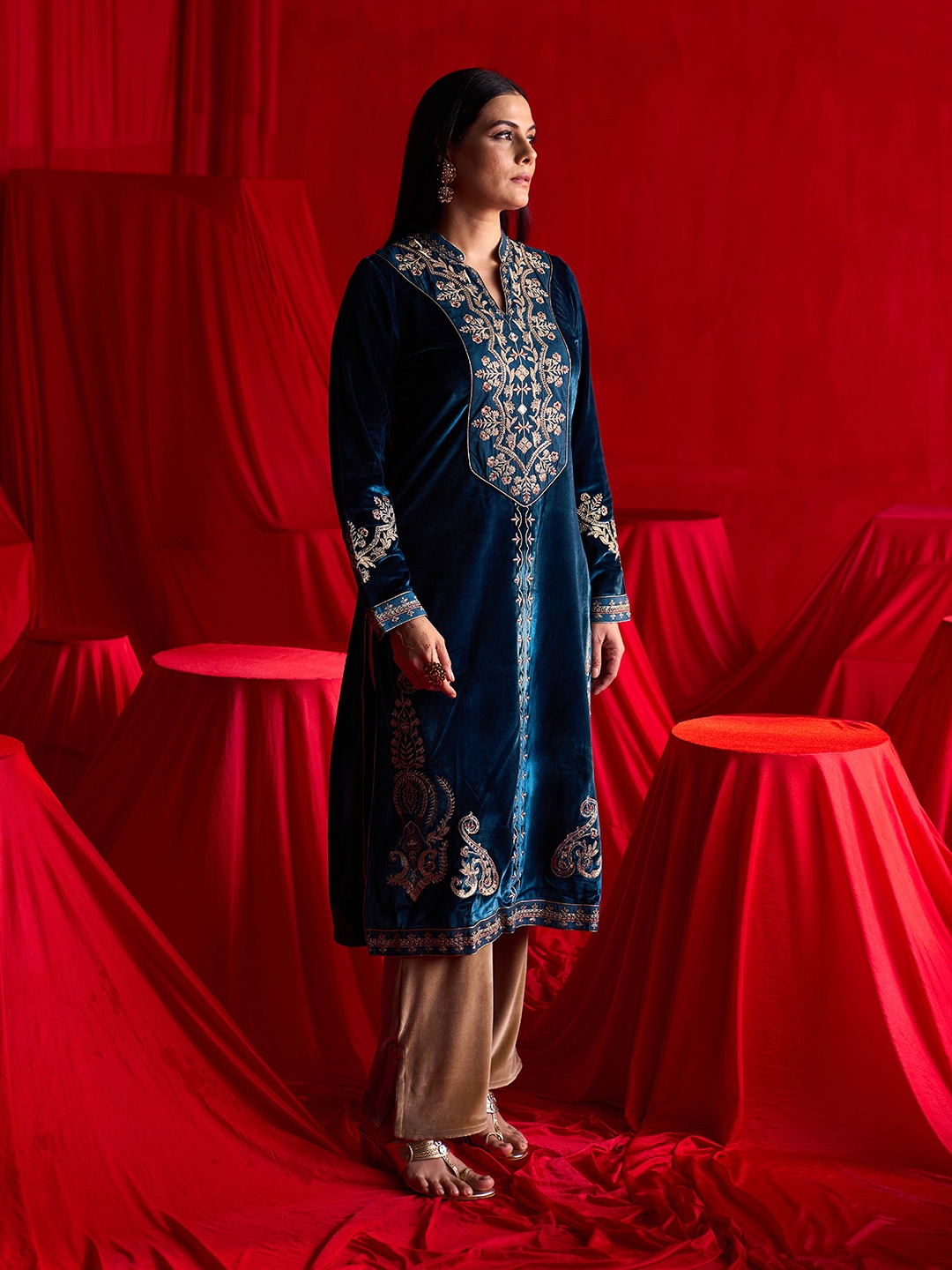 Lakshita Floral Embroidered Mandarin Collar Long Sleeve Thread Work Velvet Kurta, Teal
Lakshita Floral Embroidered Mandarin Collar Long Sleeve Thread Work Velvet Kurta, Teal