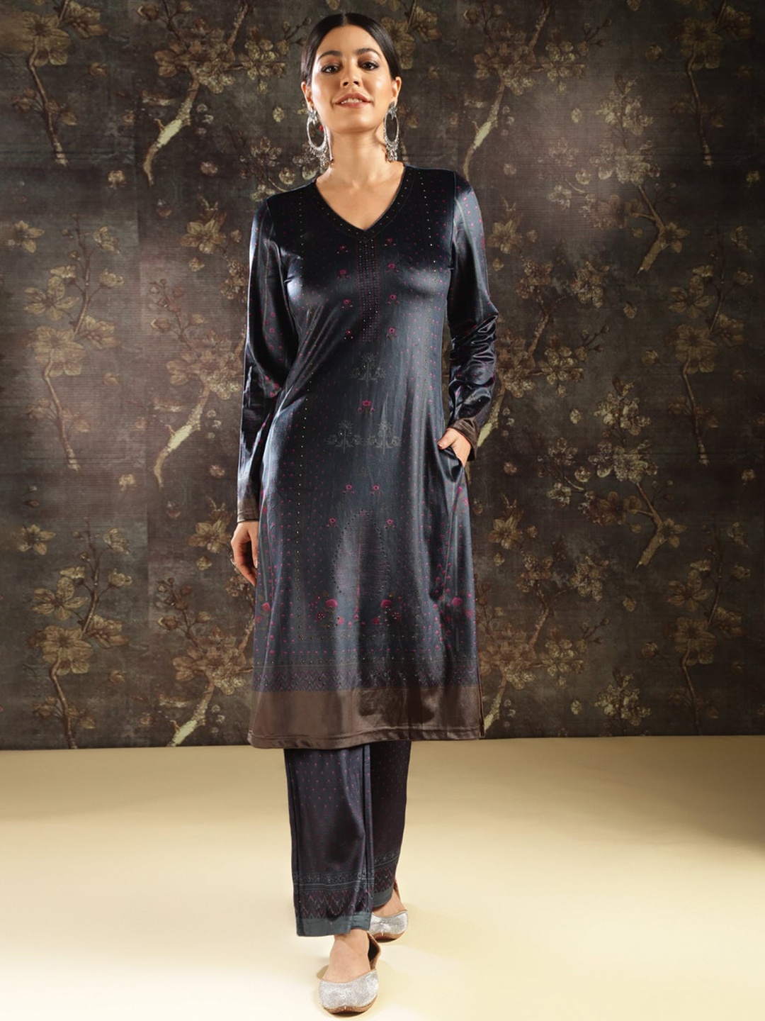 Lakshita Ethnic Motifs Printed Beads and Stones Detail Velvet Straight Kurta with Trousers, Navy blue
Lakshita Ethnic Motifs Printed Beads and Stones Detail Velvet Straight Kurta with Trousers, Navy blue