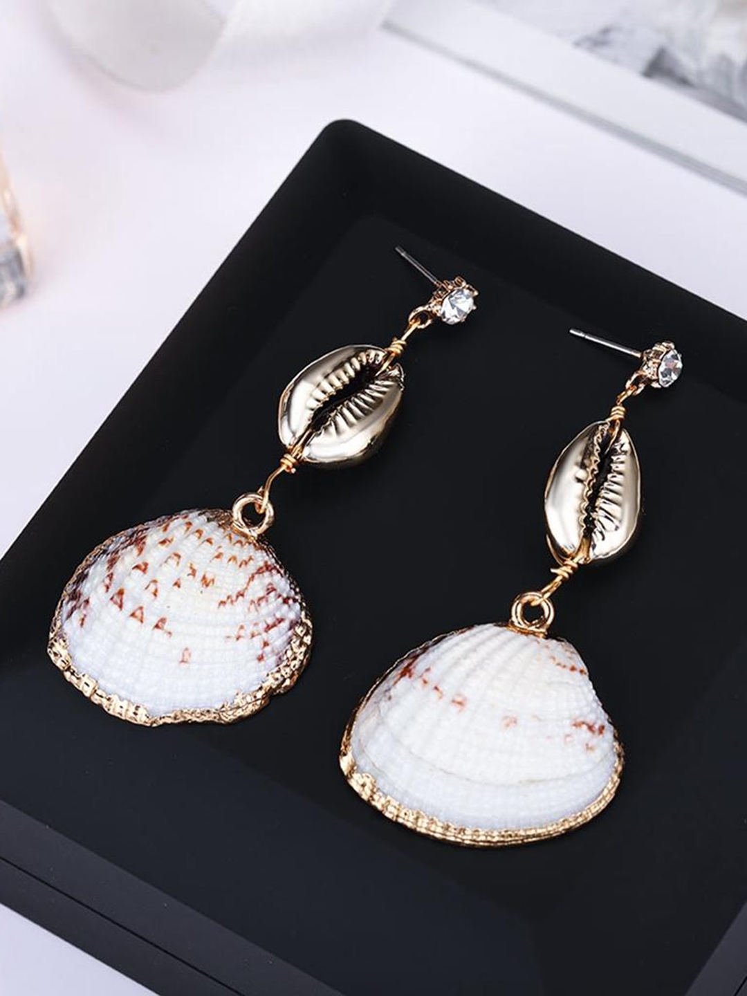 Lyla Contemporary Drop Earrings, Na