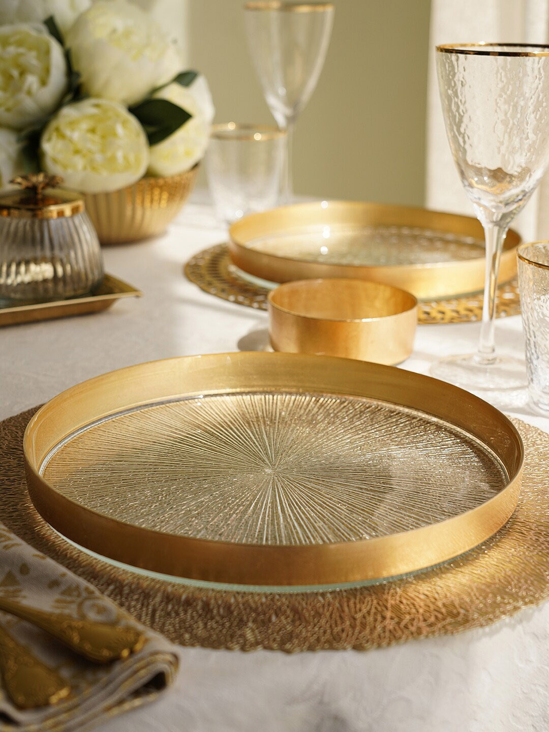 Pure Home and Living Transparent & Gold-Toned 2 Pieces Textured Glass Glossy Plates
Pure Home and Living Transparent & Gold-Toned 2 Pieces Textured Glass Glossy Plates