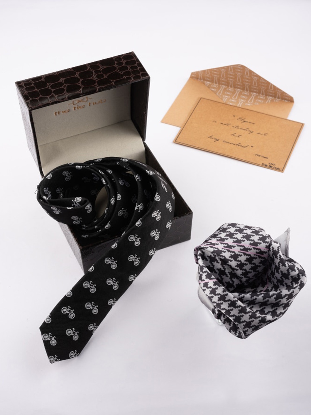 The Tie Hub Men Bicycle Printed Microfiber Tie & Pocket Square Accessory Gift Set, Black
The Tie Hub Men Bicycle Printed Microfiber Tie & Pocket Square Accessory Gift Set, Black