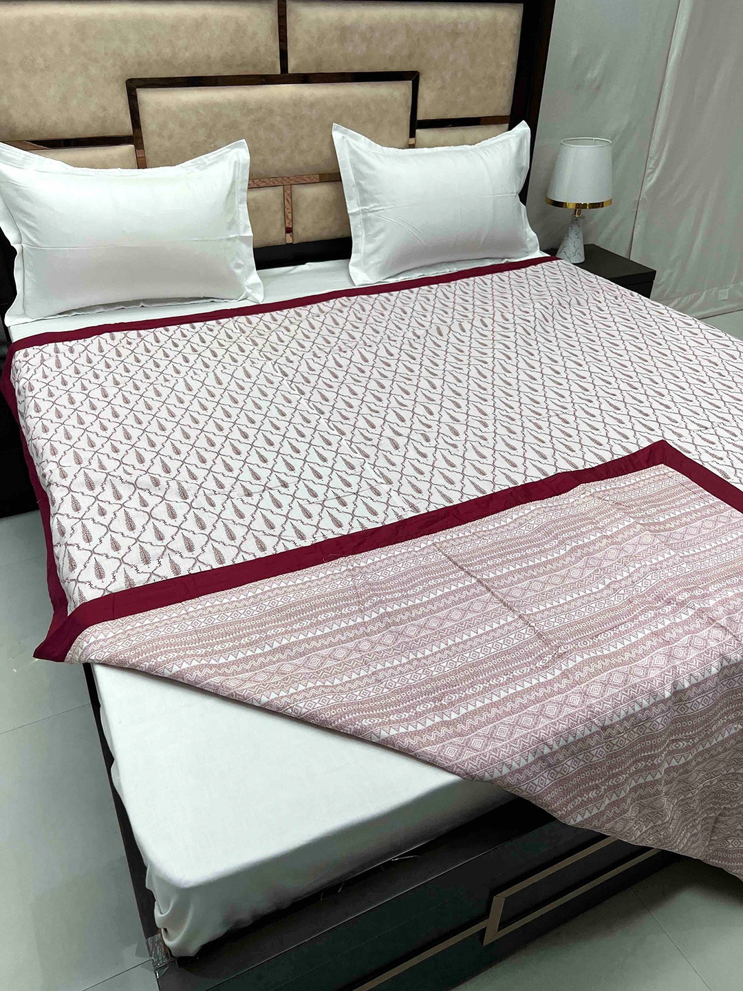 Pure Decor White & Maroon Floral Pure Cotton Reversible AC Room 300 GSM Double Bed Dohar
Pure Decor White & Maroon Floral Pure Cotton Reversible AC Room 300 GSM Double Bed Dohar
