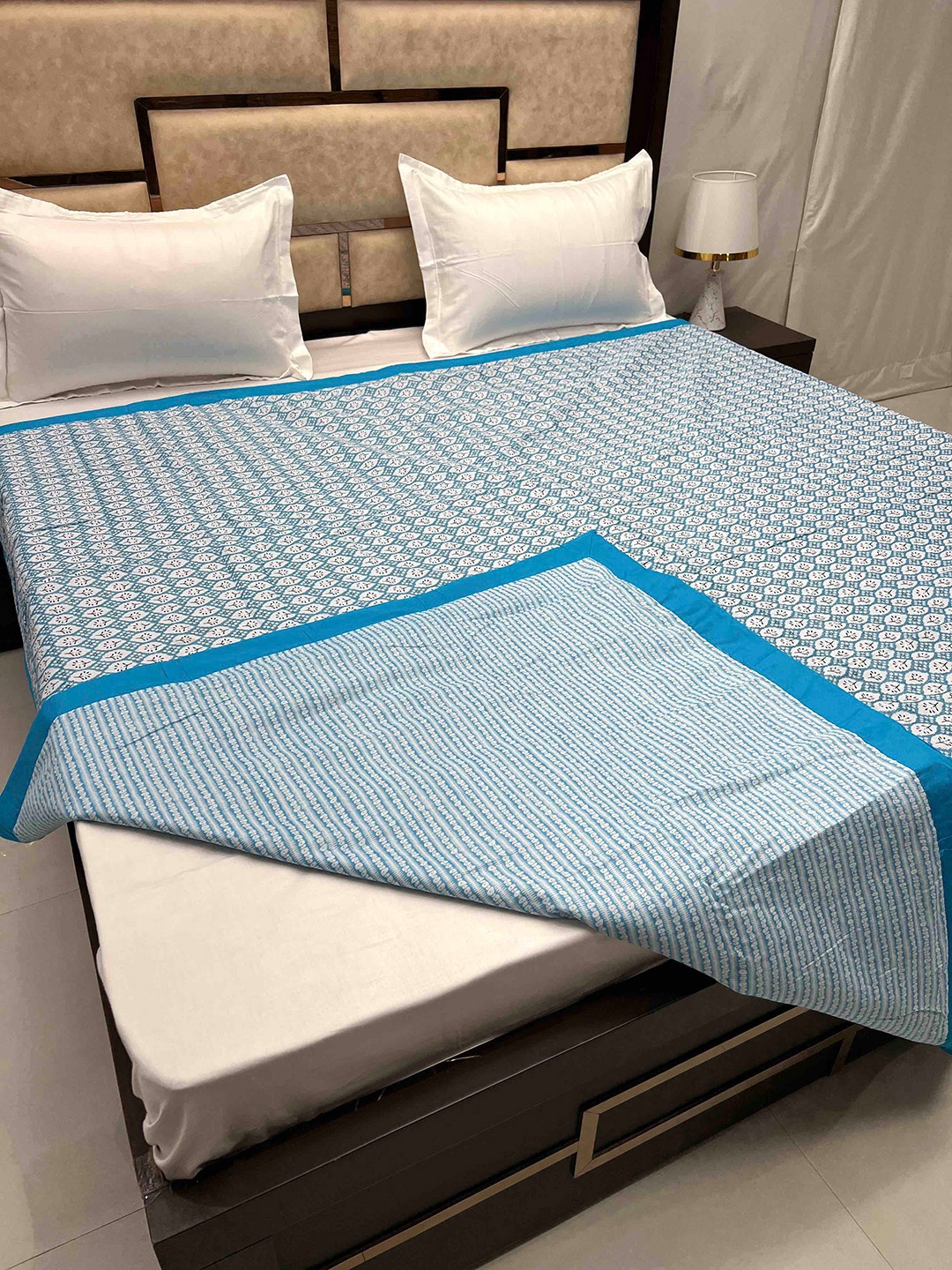 Pure Decor Silken Blue Print Floral AC Room 300 GSM King Size Reversible Double Bed Dohar
Pure Decor Silken Blue Print Floral AC Room 300 GSM King Size Reversible Double Bed Dohar
