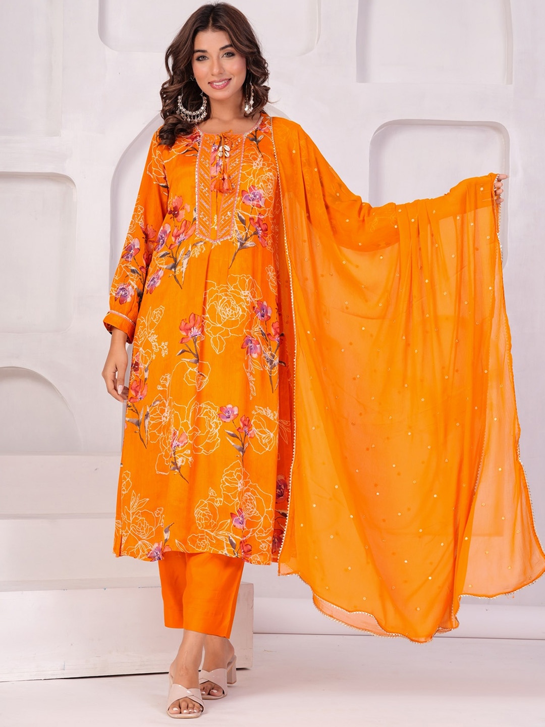 EtnicaWear Floral Printed Regular Beads and Stones Kurta Trousers & With Dupatta, Yellow
EtnicaWear Floral Printed Regular Beads and Stones Kurta Trousers & With Dupatta, Yellow