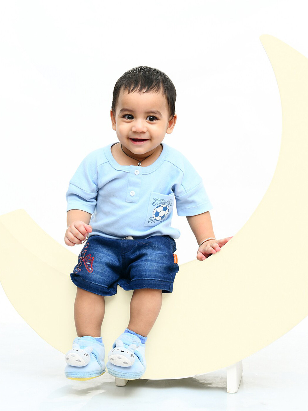 Little Carrot Infant Boys Round Neck Applique Pure Cotton T-shirt with Shorts, Blue
Little Carrot Infant Boys Round Neck Applique Pure Cotton T-shirt with Shorts, Blue