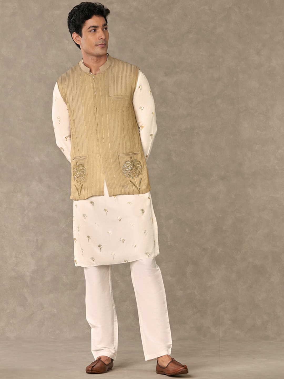 Masaba Floral Printed Mandarin Collar Raw Silk Garden Bandi Kurta Set With Jacket, White
Masaba Floral Printed Mandarin Collar Raw Silk Garden Bandi Kurta Set With Jacket, White
