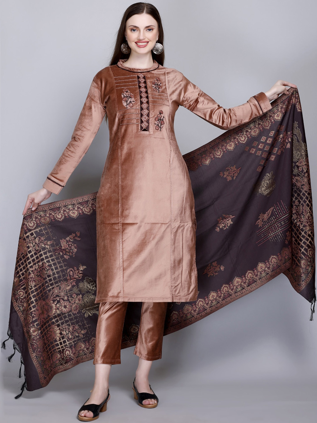 VELVTINE Ethnic Motifs Yoke Design Thread Work Pure Wool Kurta With Trousers & Dupatta, Peach
VELVTINE Ethnic Motifs Yoke Design Thread Work Pure Wool Kurta With Trousers & Dupatta, Peach