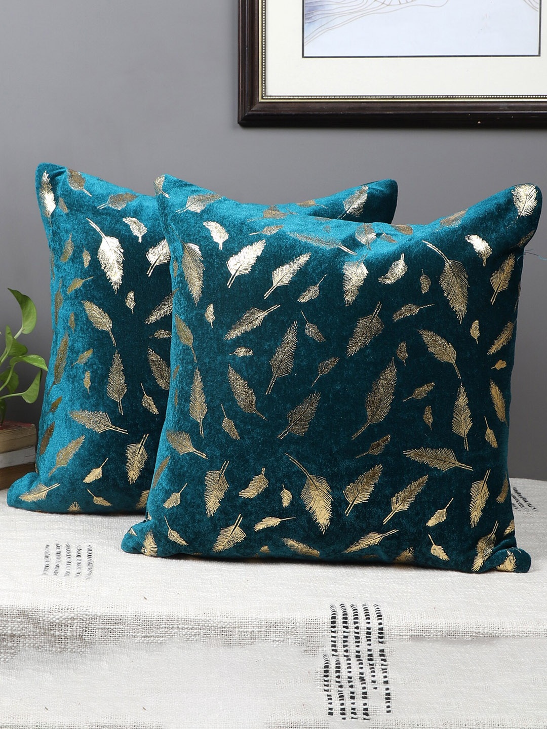 MFD HOME FURNISHING 2 Pcs Turquoise Blue & Golden Embellished Velvet Square Cushion Covers
MFD HOME FURNISHING 2 Pcs Turquoise Blue & Golden Embellished Velvet Square Cushion Covers