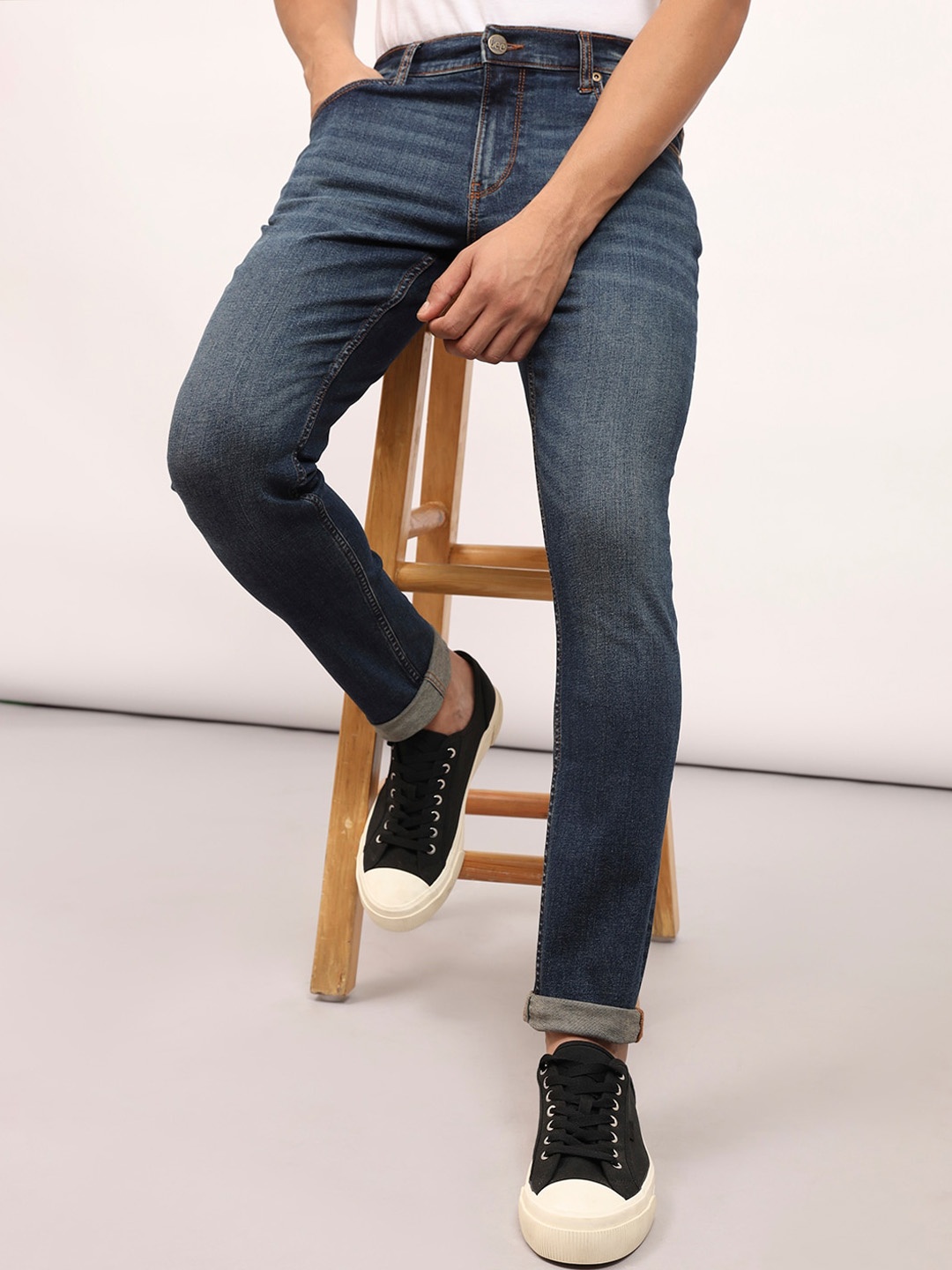 Lee Men Bruce Skinny Fit Low Distress Light Fade Stretchable Cotton Jeans, Blue
Lee Men Bruce Skinny Fit Low Distress Light Fade Stretchable Cotton Jeans, Blue