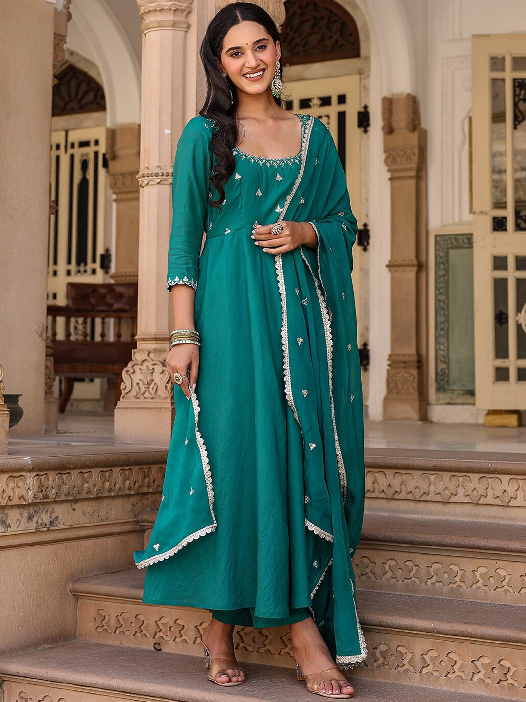 EverBloom Ethnic Motifs Yoke Design Thread Work Kurta with Trousers & With Dupatta, Green
EverBloom Ethnic Motifs Yoke Design Thread Work Kurta with Trousers & With Dupatta, Green