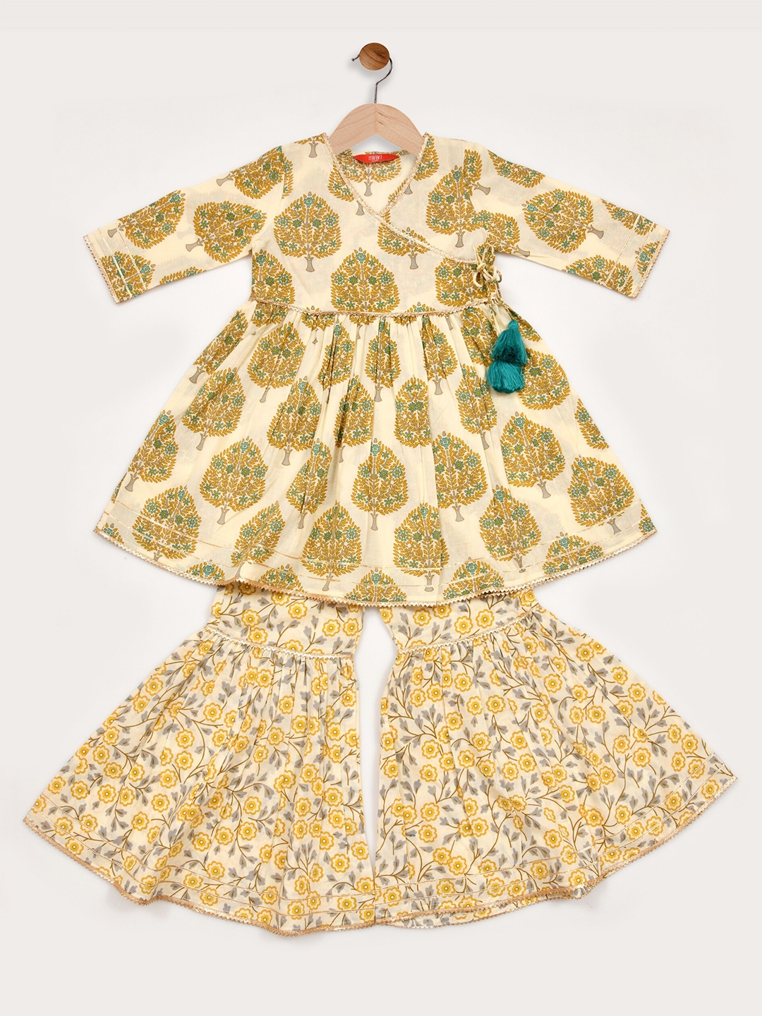 mirari Girls Floral Printed V-Neck Angrakha Gotta Patti Pure Cotton Kurta with Sharara, Cream
mirari Girls Floral Printed V-Neck Angrakha Gotta Patti Pure Cotton Kurta with Sharara, Cream